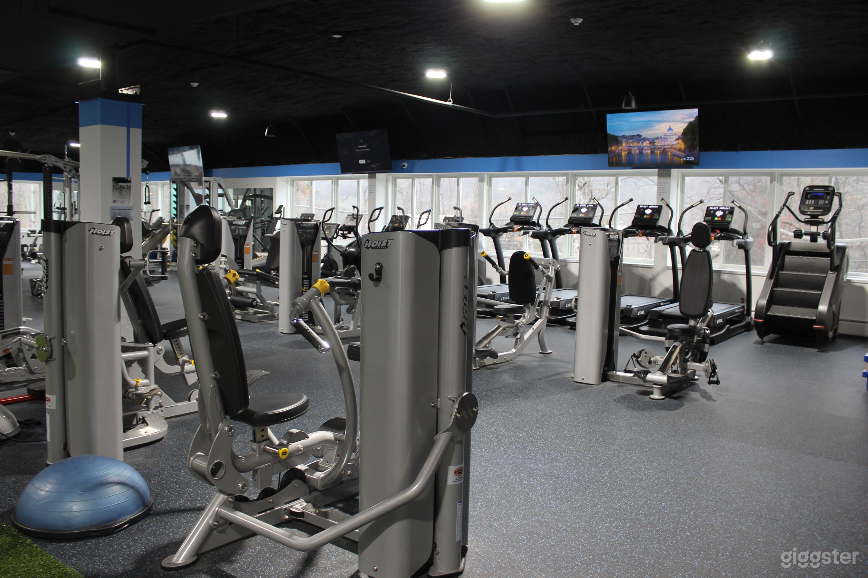 Modern Fitness Center | Gym &amp; Training Studio Photo 3