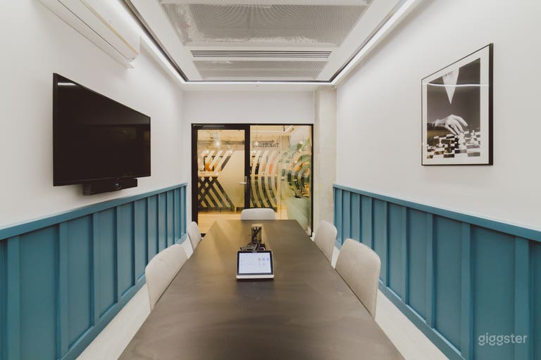  Spacious and Big Meeting Room 