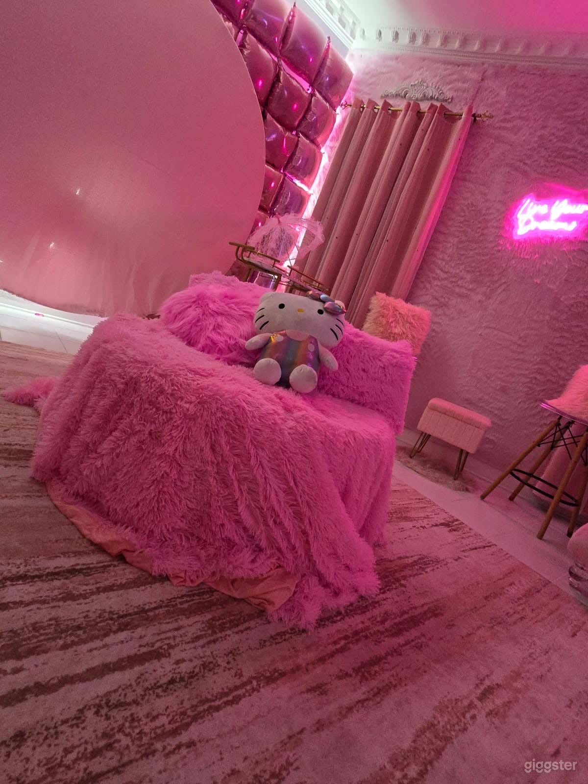 there wouldnt be a pink room without hello kitty