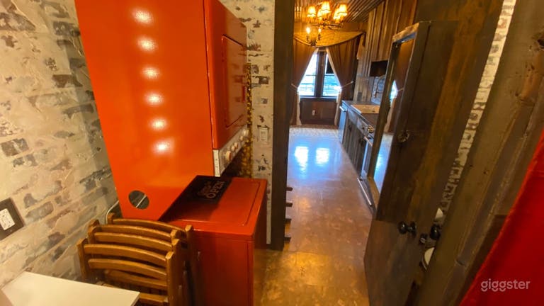  Bathroom w/ working vintage washer/dryer 