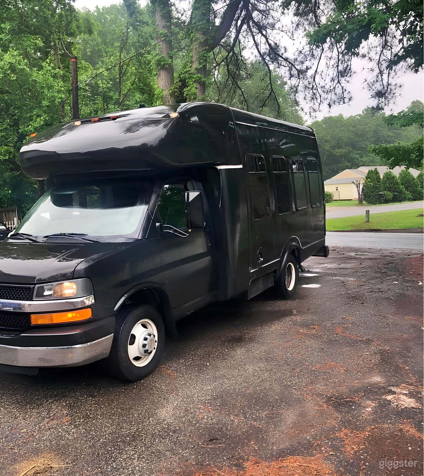 Chevy Mini Bus 29 Photo 2