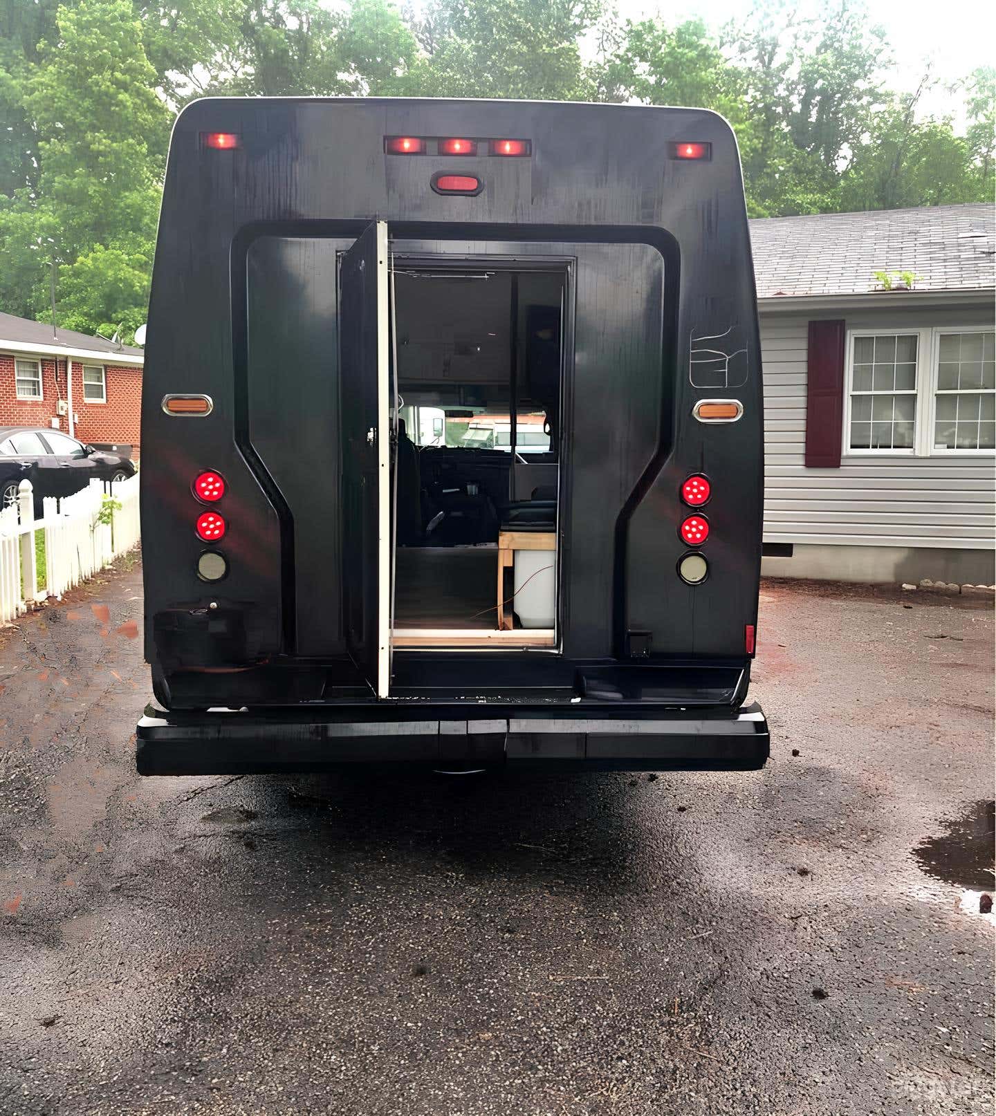 Chevy Mini Bus 29 Photo 4