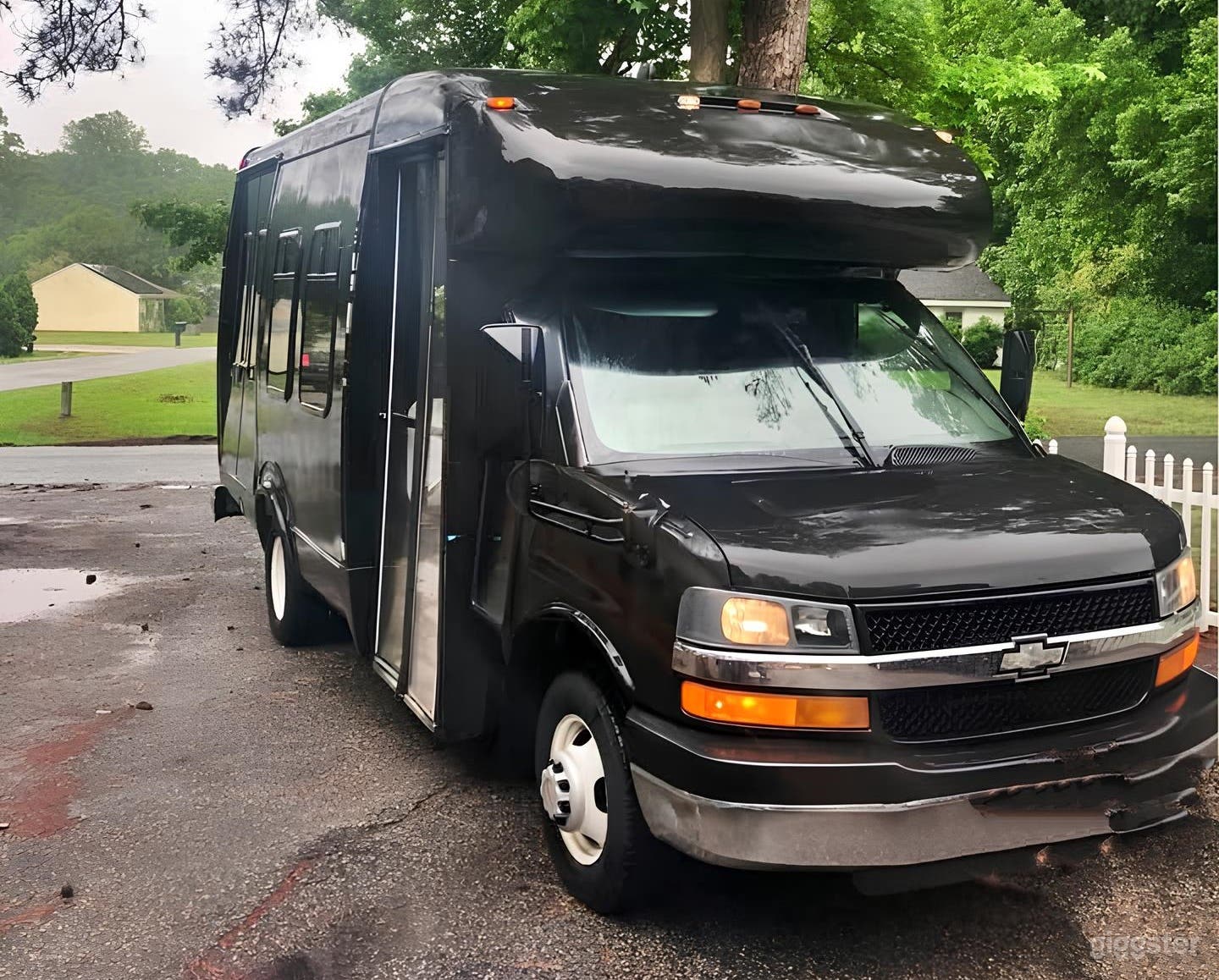 Chevy Mini Bus 29 Photo 1