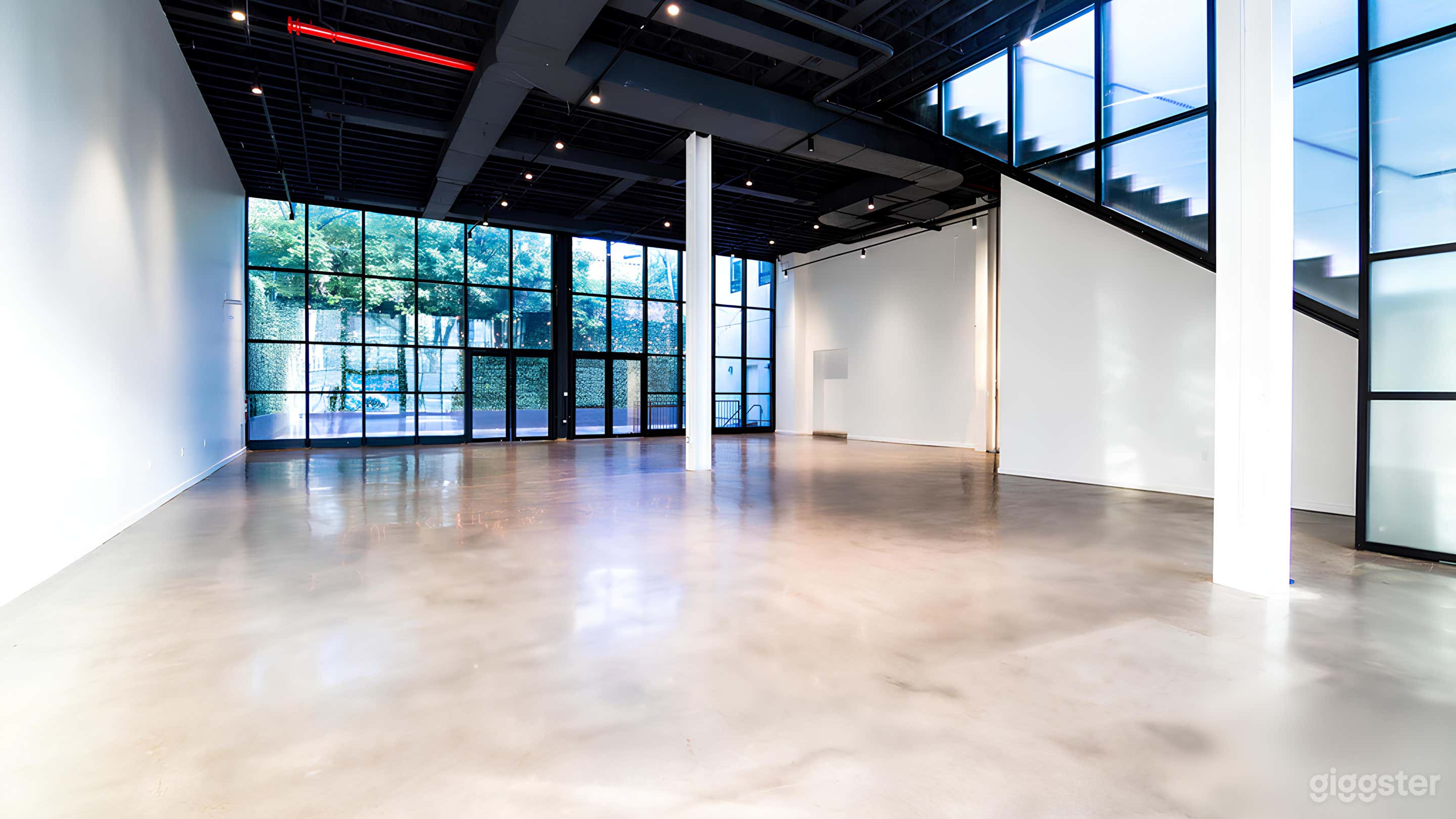 Stunning Versatile Event Venue with High Ceilings Photo 2