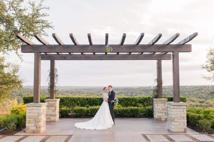 Exquisite Wedding Venue in Dripping Springs Buyout Photo 3