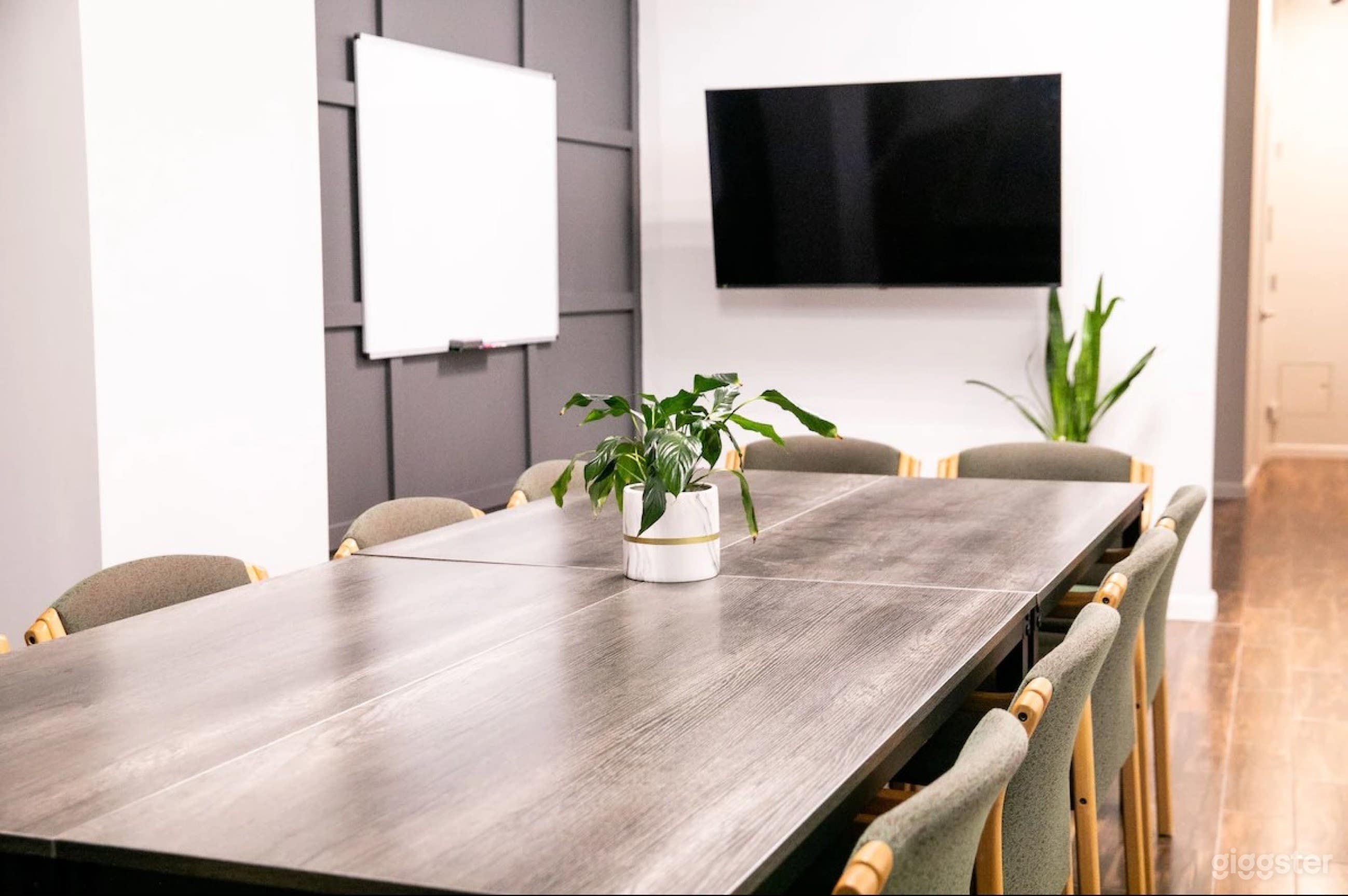 Remodeled Conference Room For 20 People Photo 3