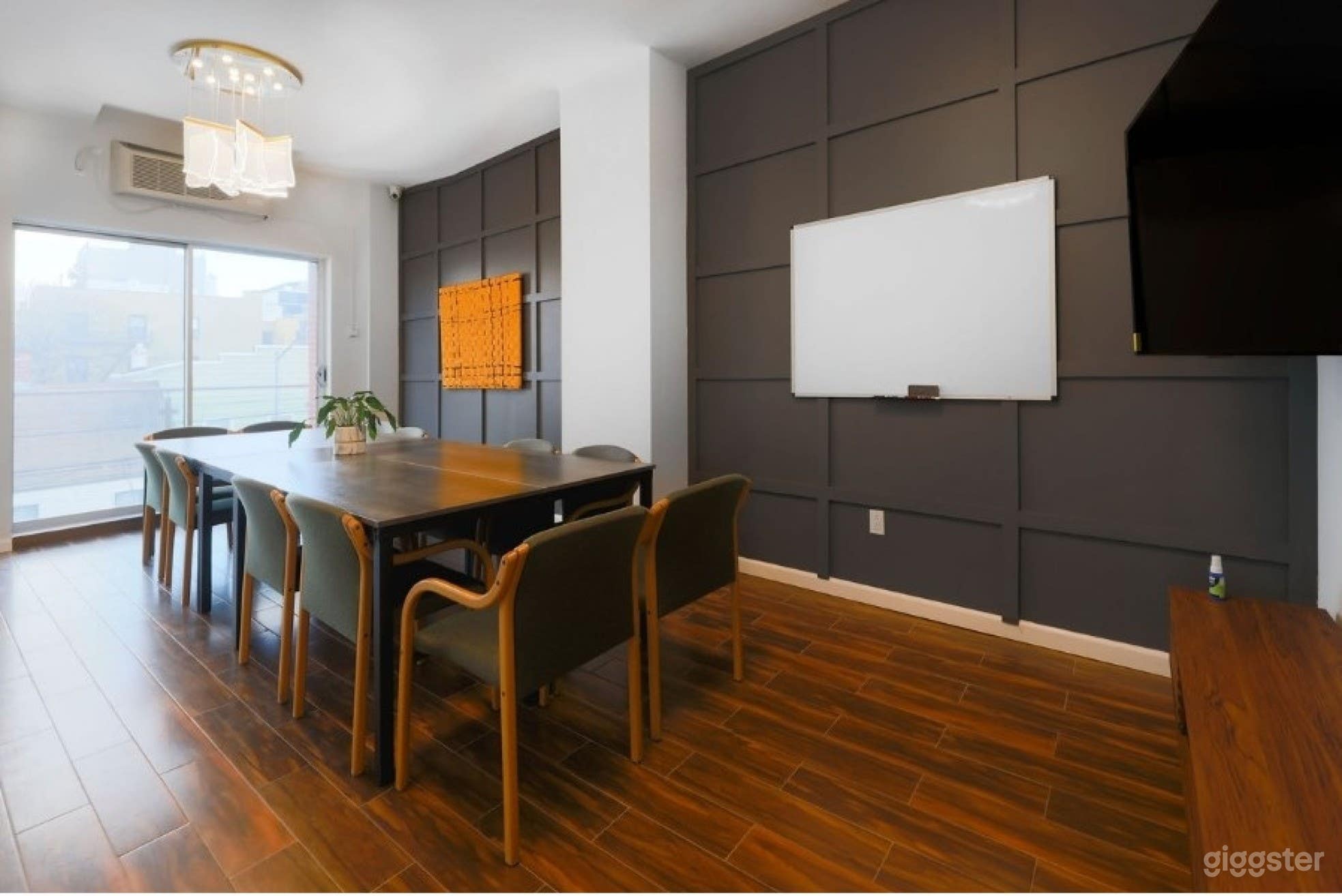 Remodeled Conference Room For 20 People Photo 4