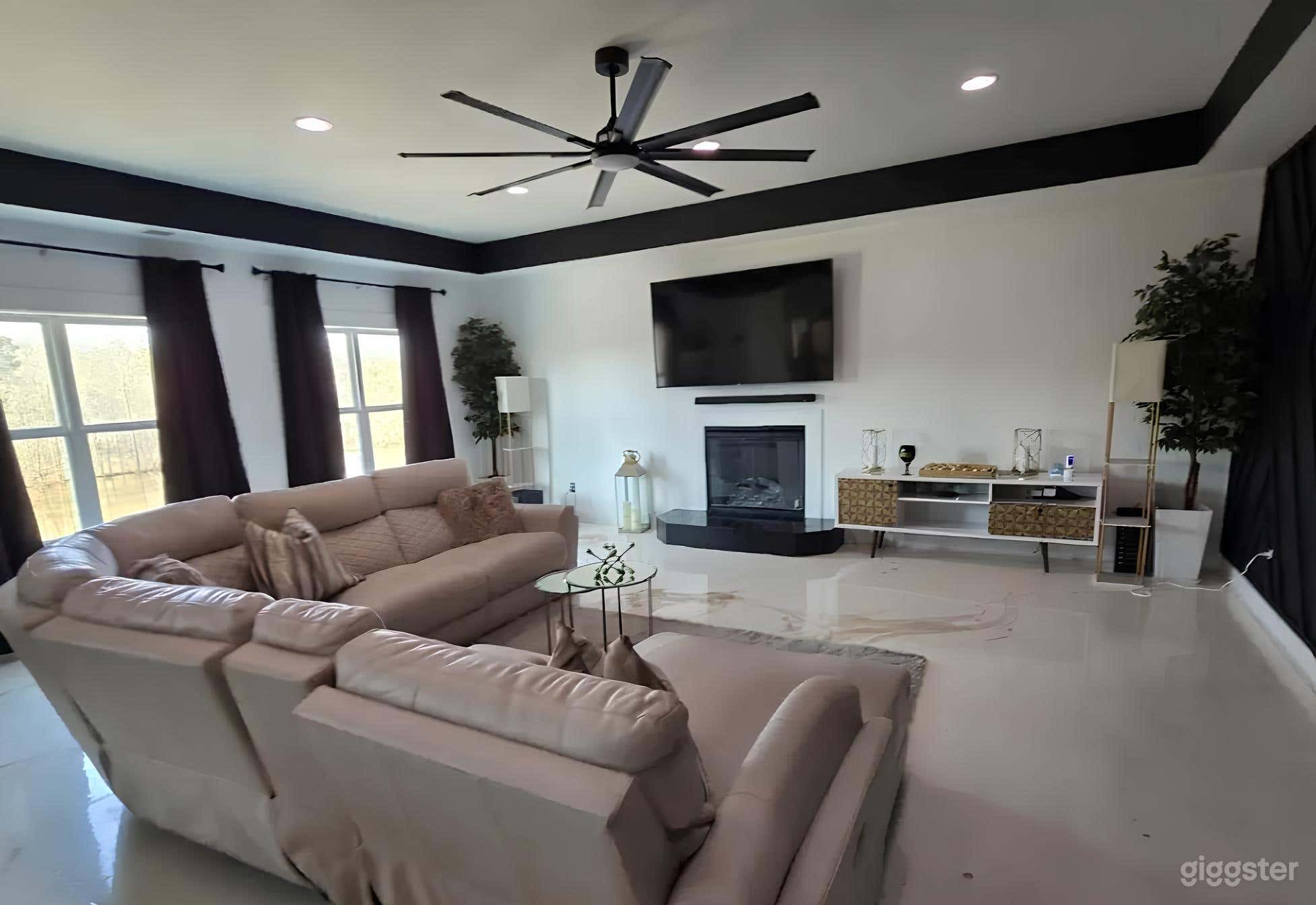 Luxury Living in Stone Crest Photo 3