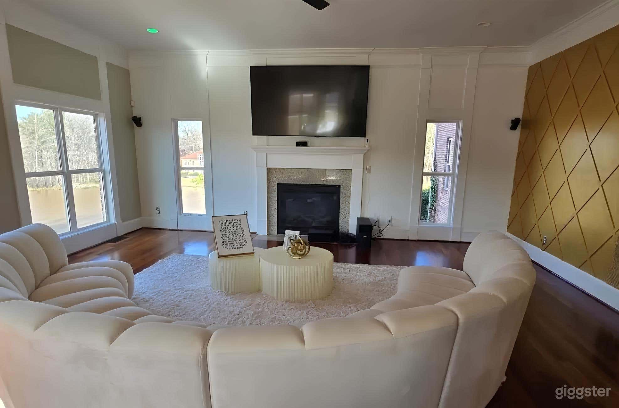 Luxury Living in Stone Crest Photo 4