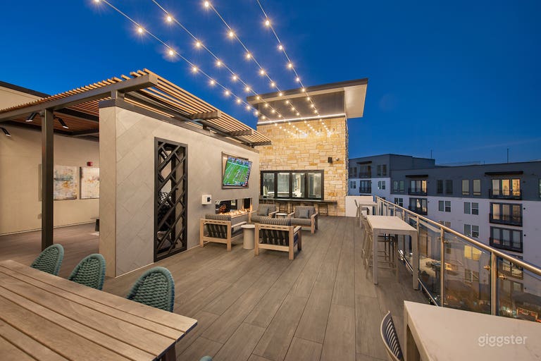  Elevated Lounge & Deck in Addison 