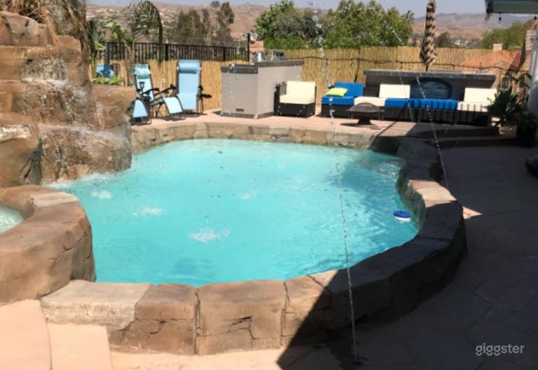  Piscine en formation rocheuse avec spa chauffé 