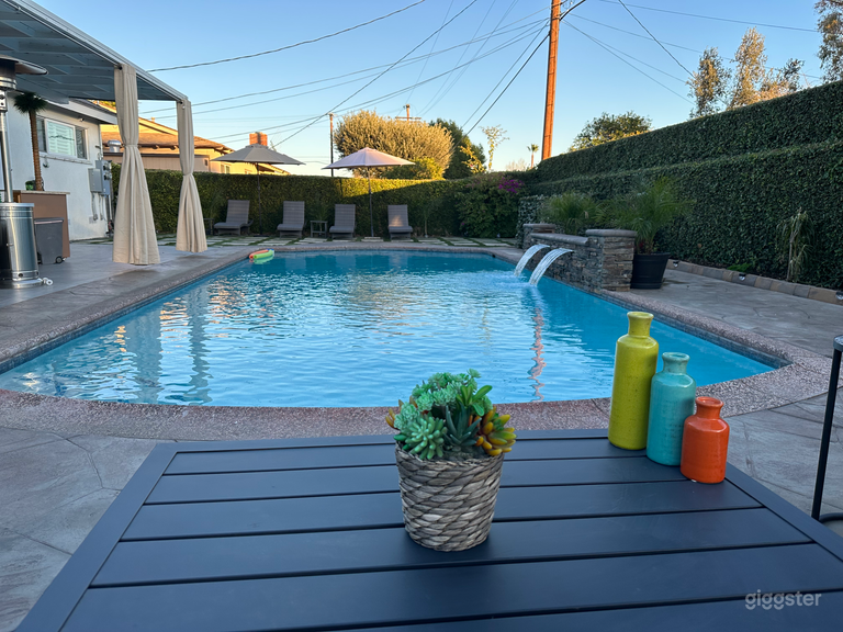  Ampio Spazio per Feste all'Aperto con Piscina Scintillante 