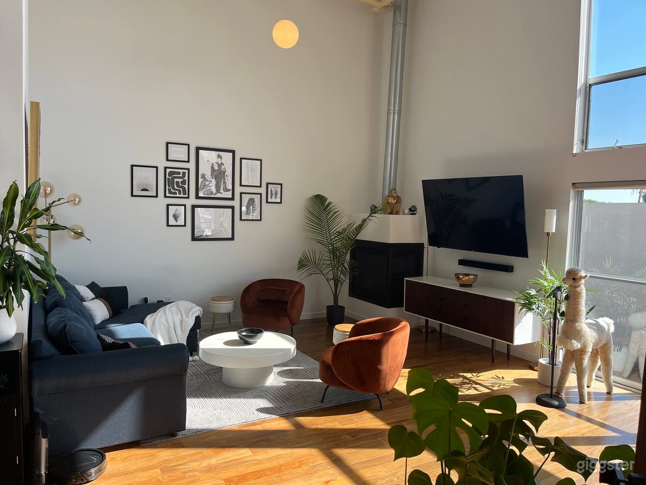 Penthouse Loft in the Marina with 20ft Ceilings! Photo 1