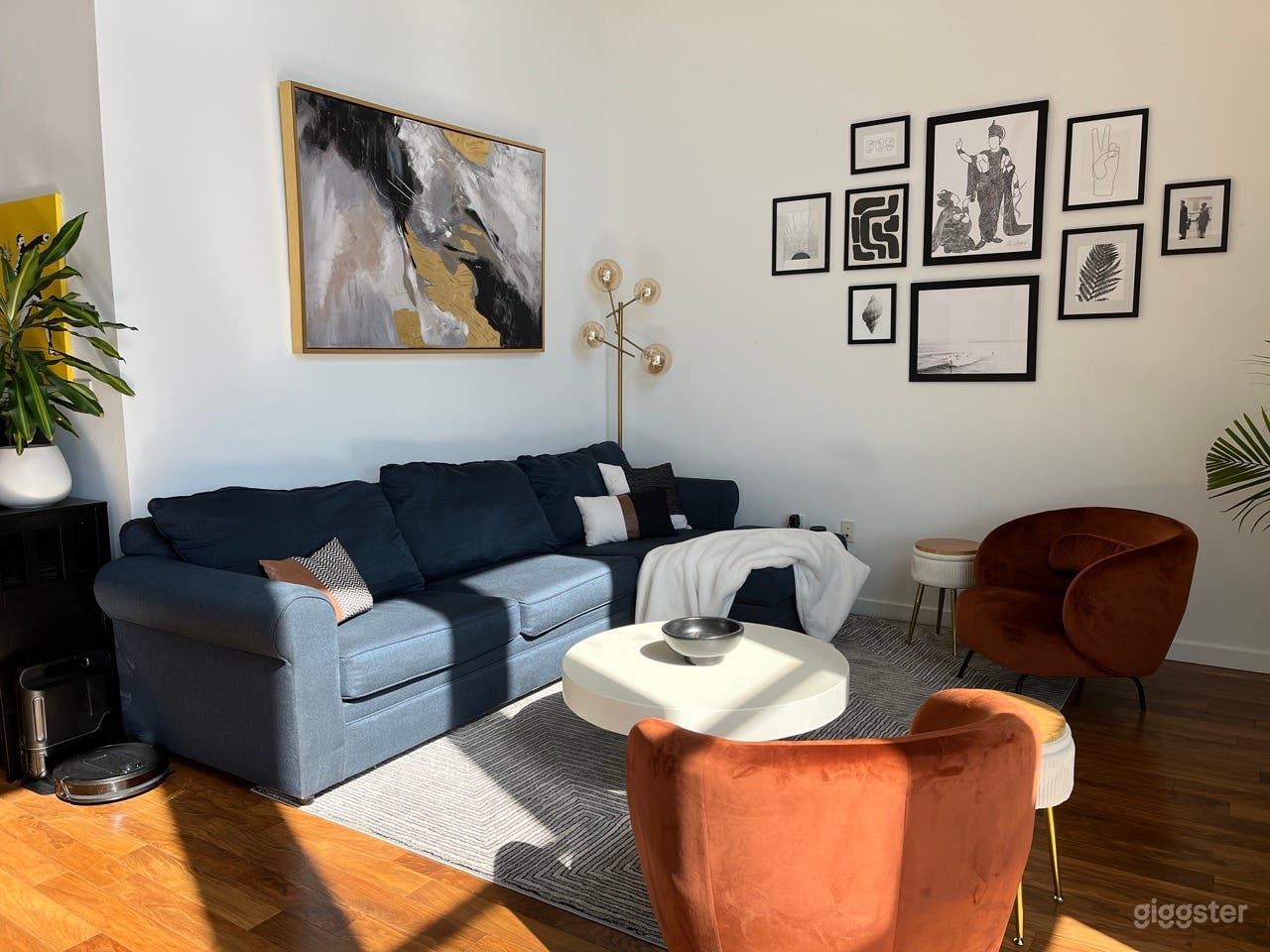 Penthouse Loft in the Marina with 20ft Ceilings! Photo 2