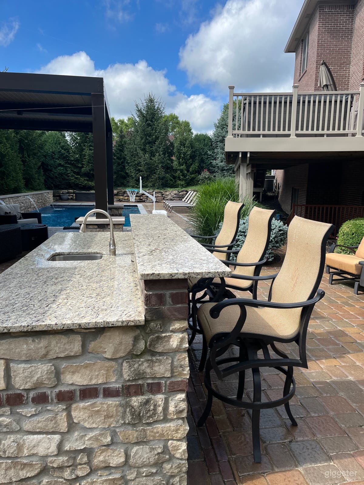 Ultimate Outdoor Oasis: , Pool, Speakers,Pergola,  Photo 3