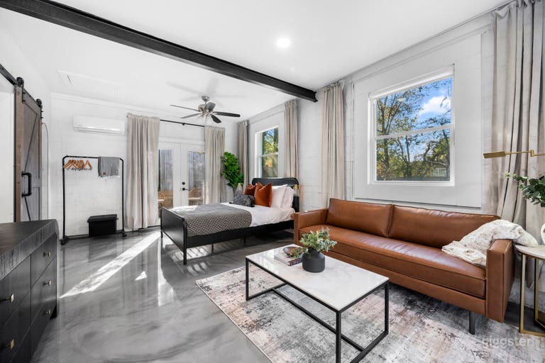  Modern Luxe Industrial Studio with Natural Light 