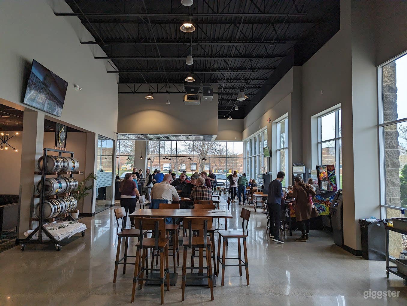 Creative Live Music Brewery w/ Golf Simulator Photo 4