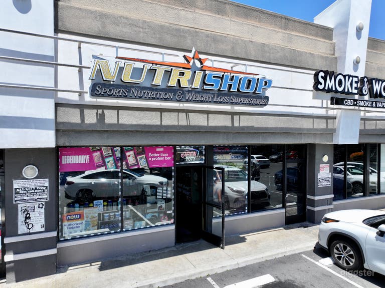  Customizable Retail Space 