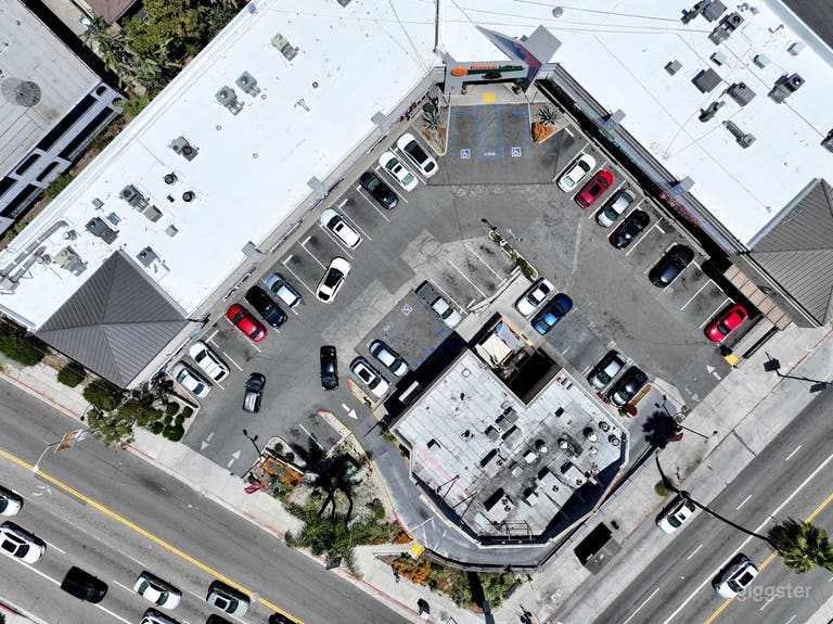  Customizable Retail Space 