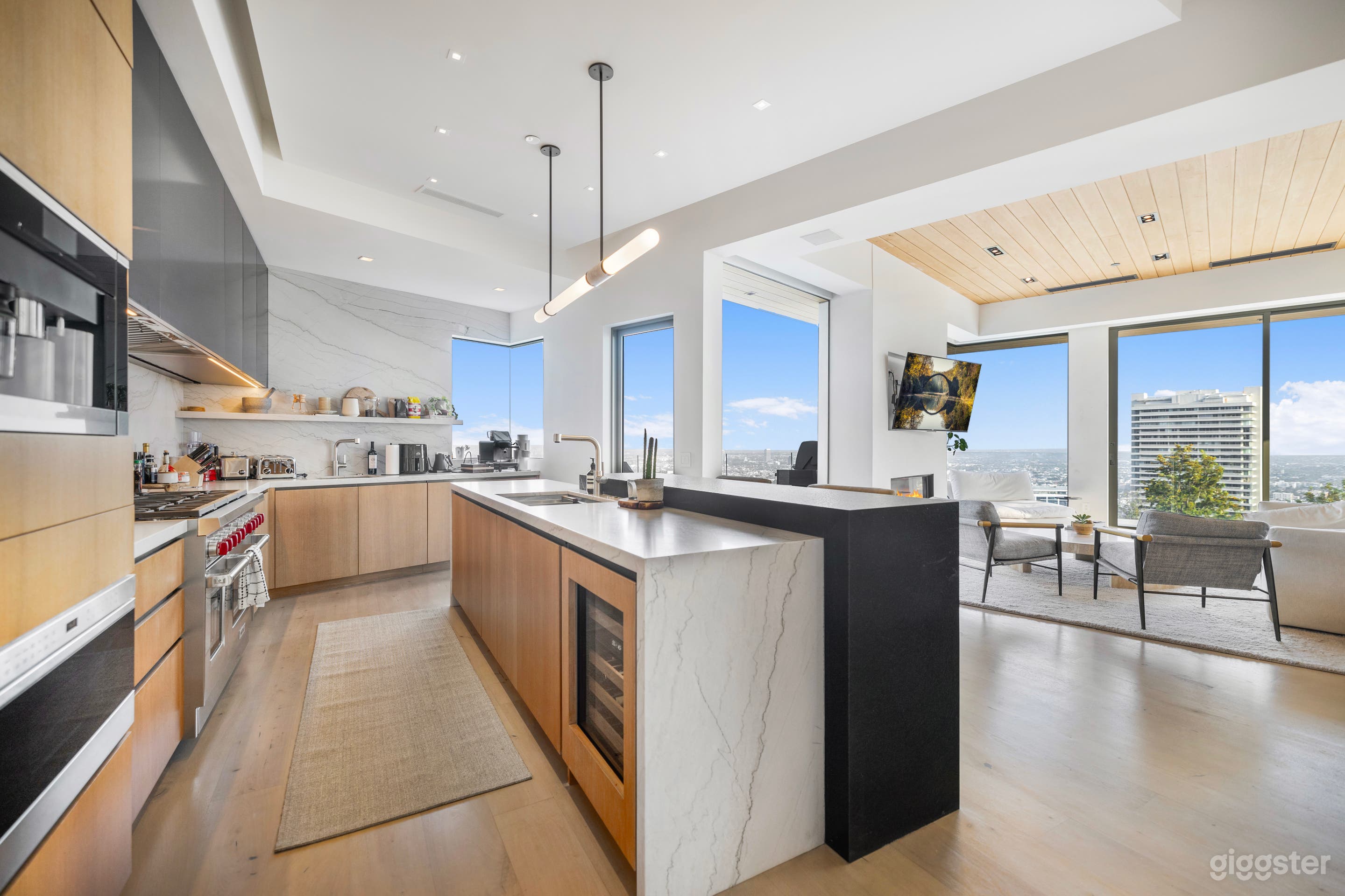 SIERRA ESTATE A MODERN HILLSIDE ESCAPE Photo 4