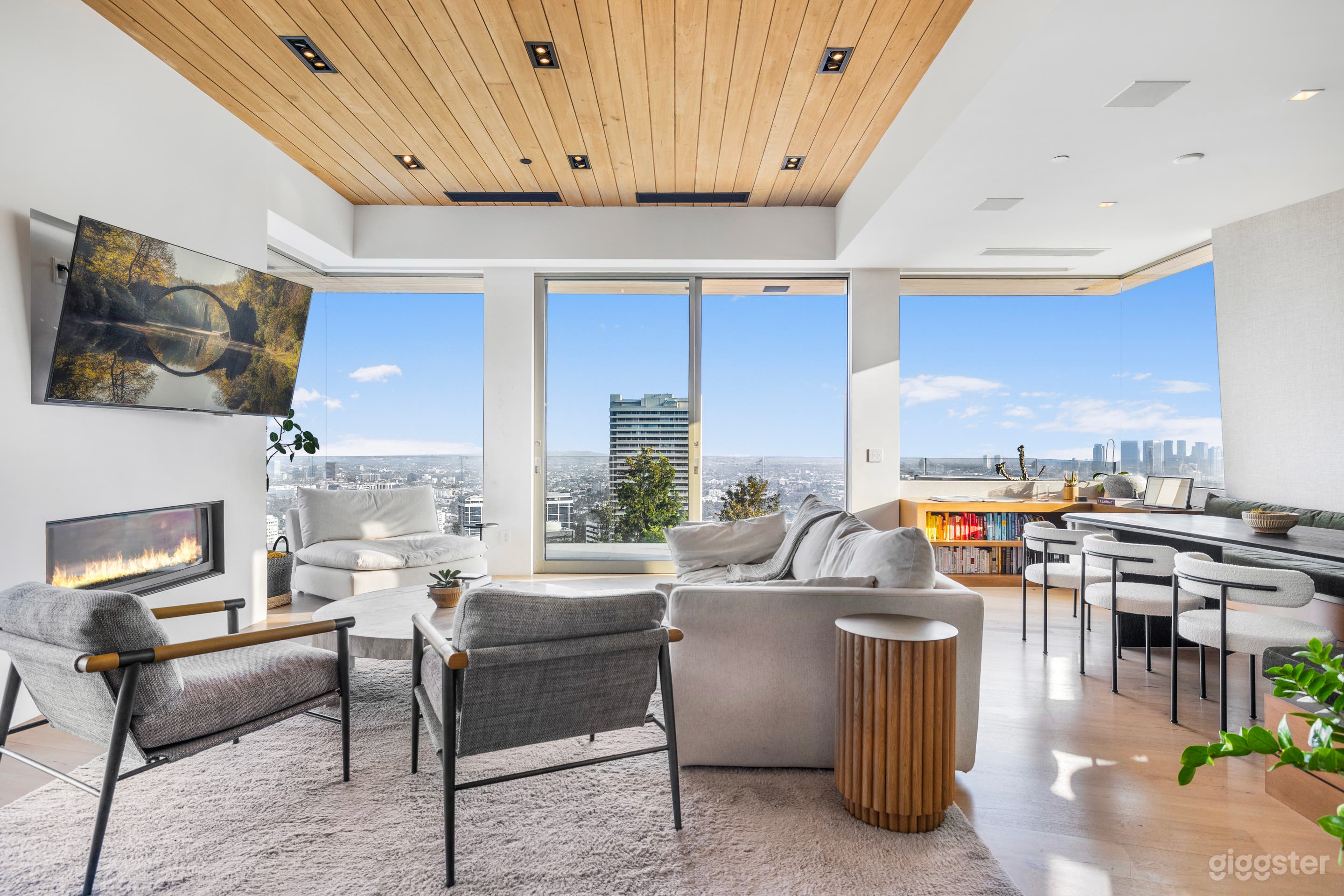 SIERRA ESTATE A MODERN HILLSIDE ESCAPE Photo 3