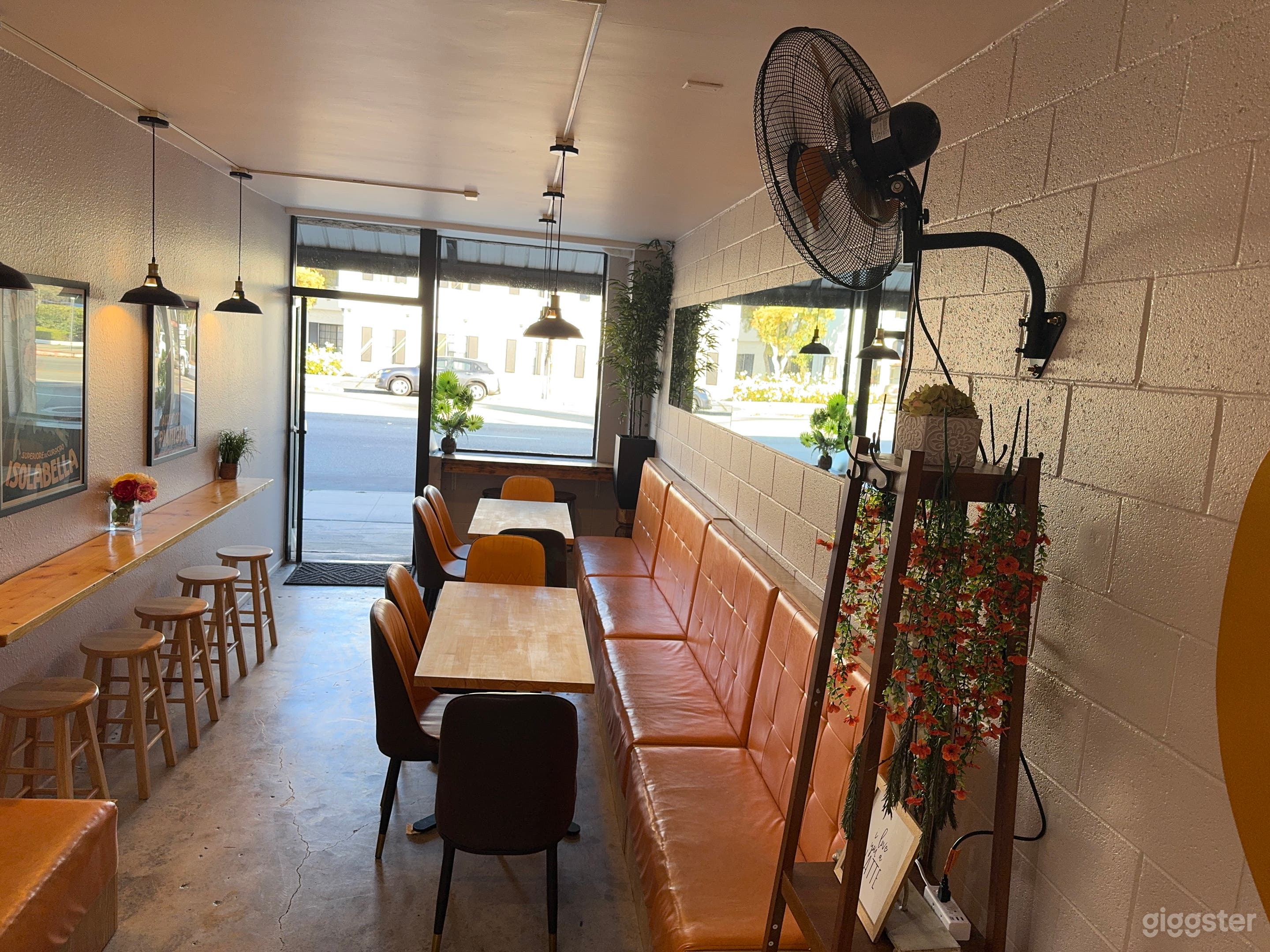 Restaurant/Coffee Shop Photo 4