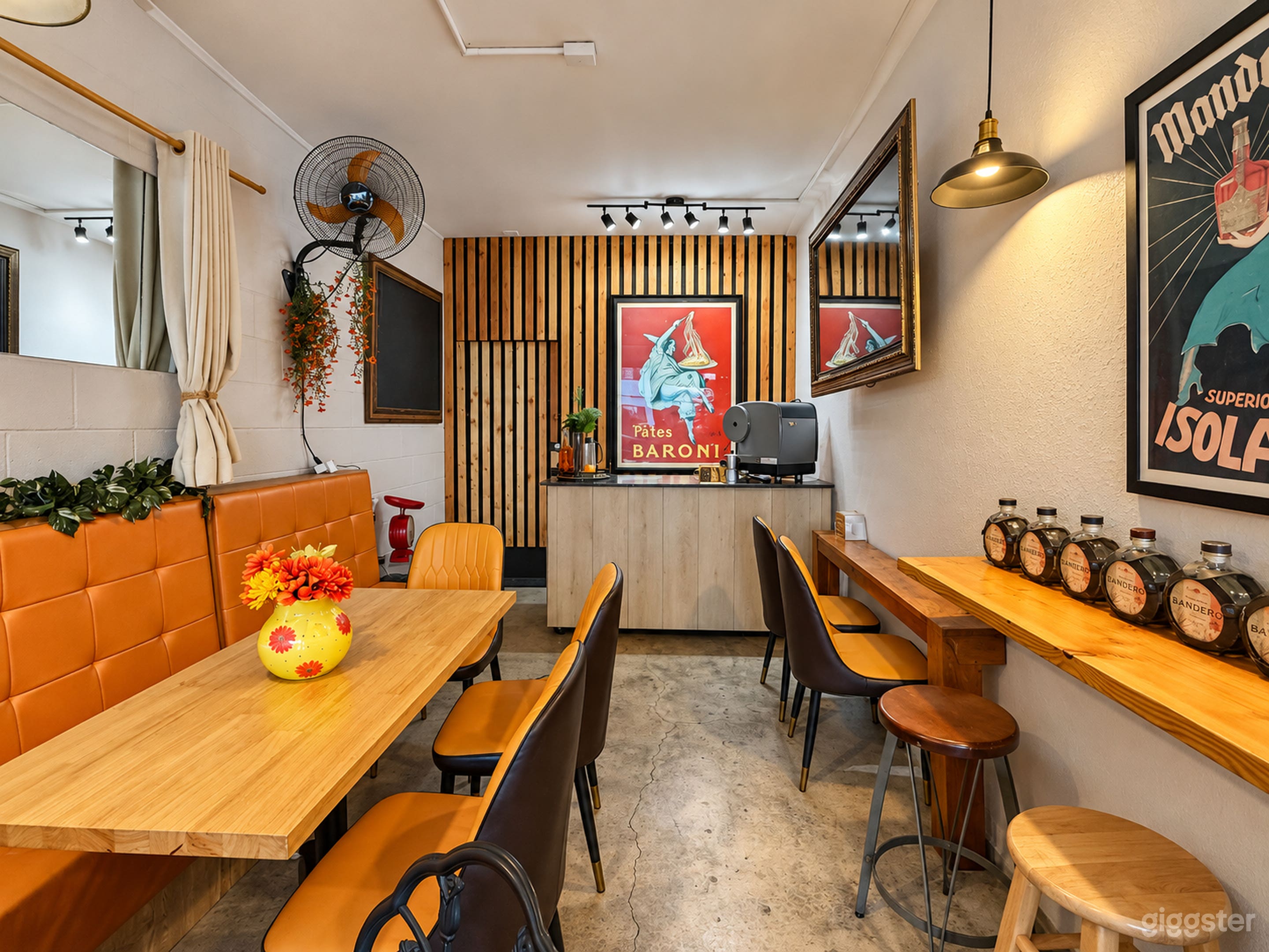 Restaurant/Coffee Shop Photo 3