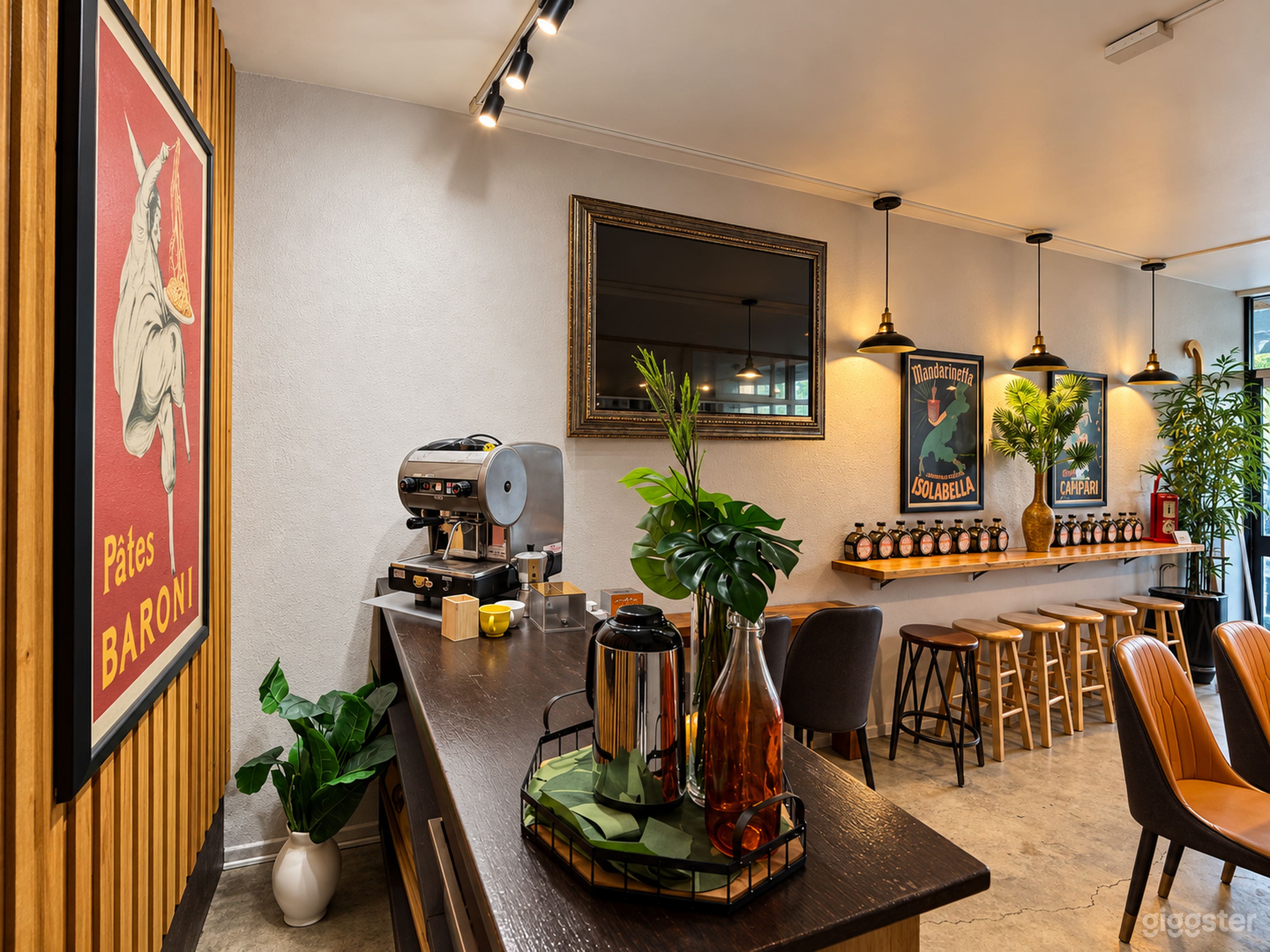 Restaurant/Coffee Shop Photo 4