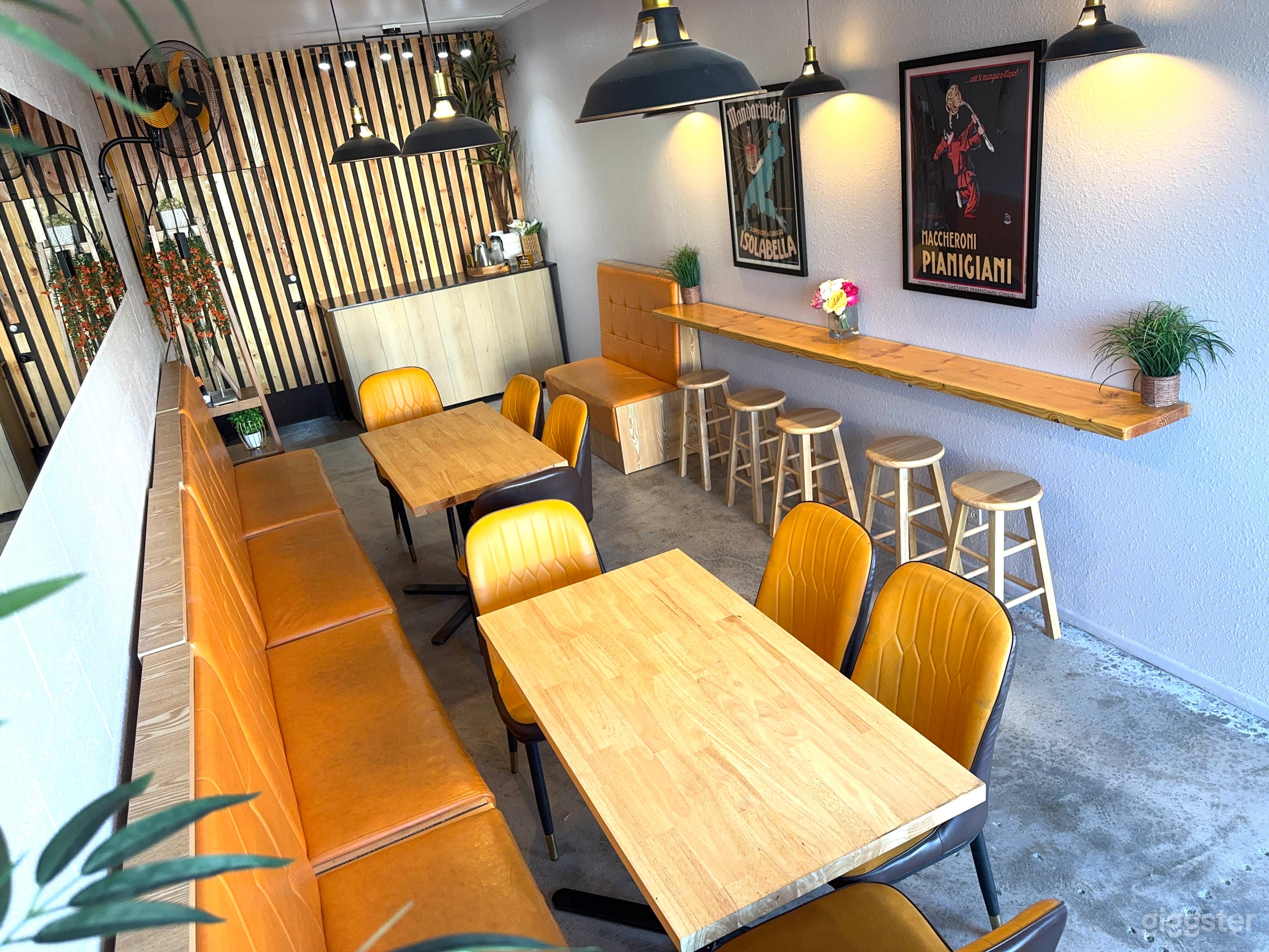 Restaurant/Coffee Shop Photo 3