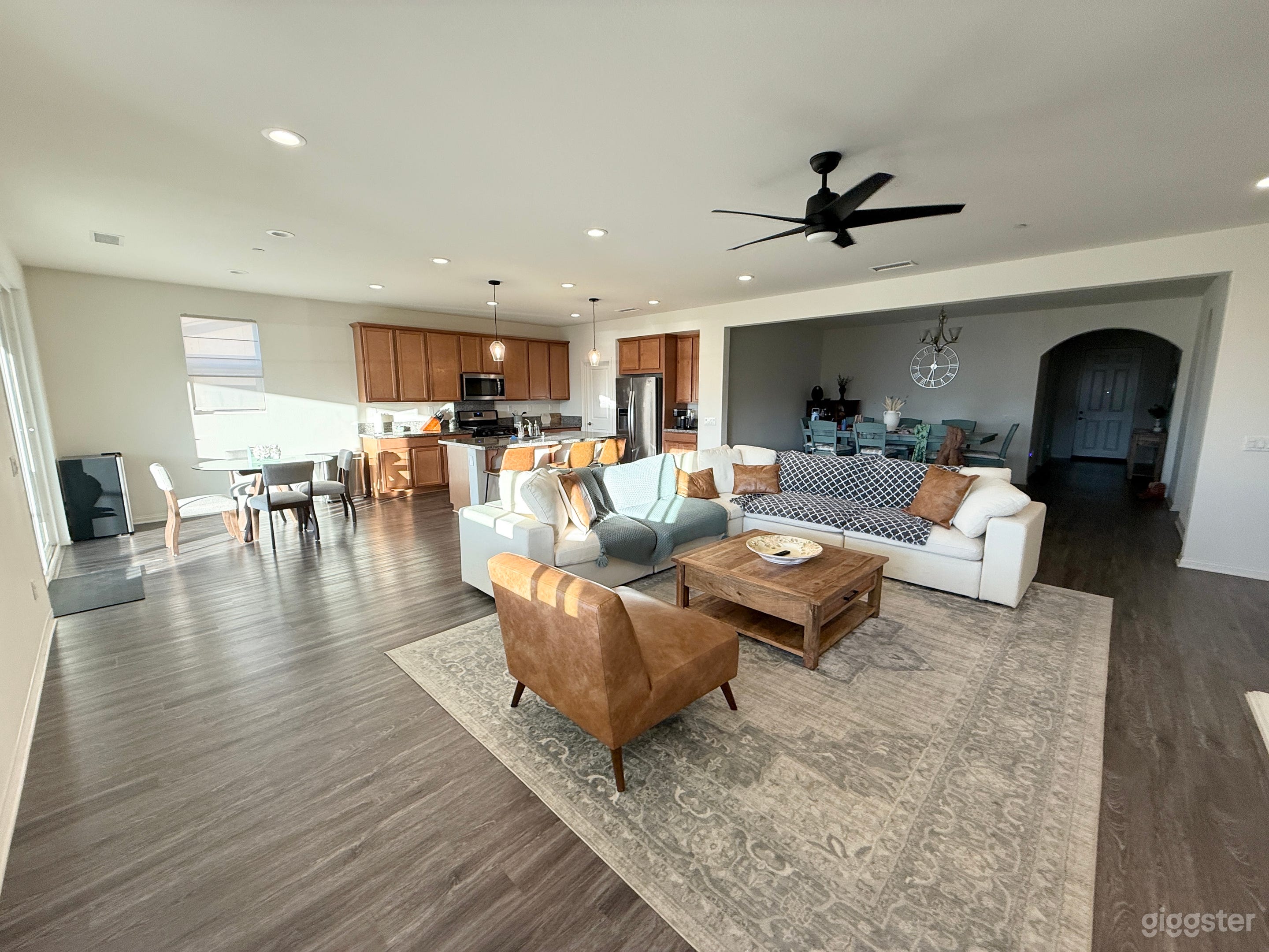 Charming Home for Rent–Photography/Meetings/etc. Photo 4