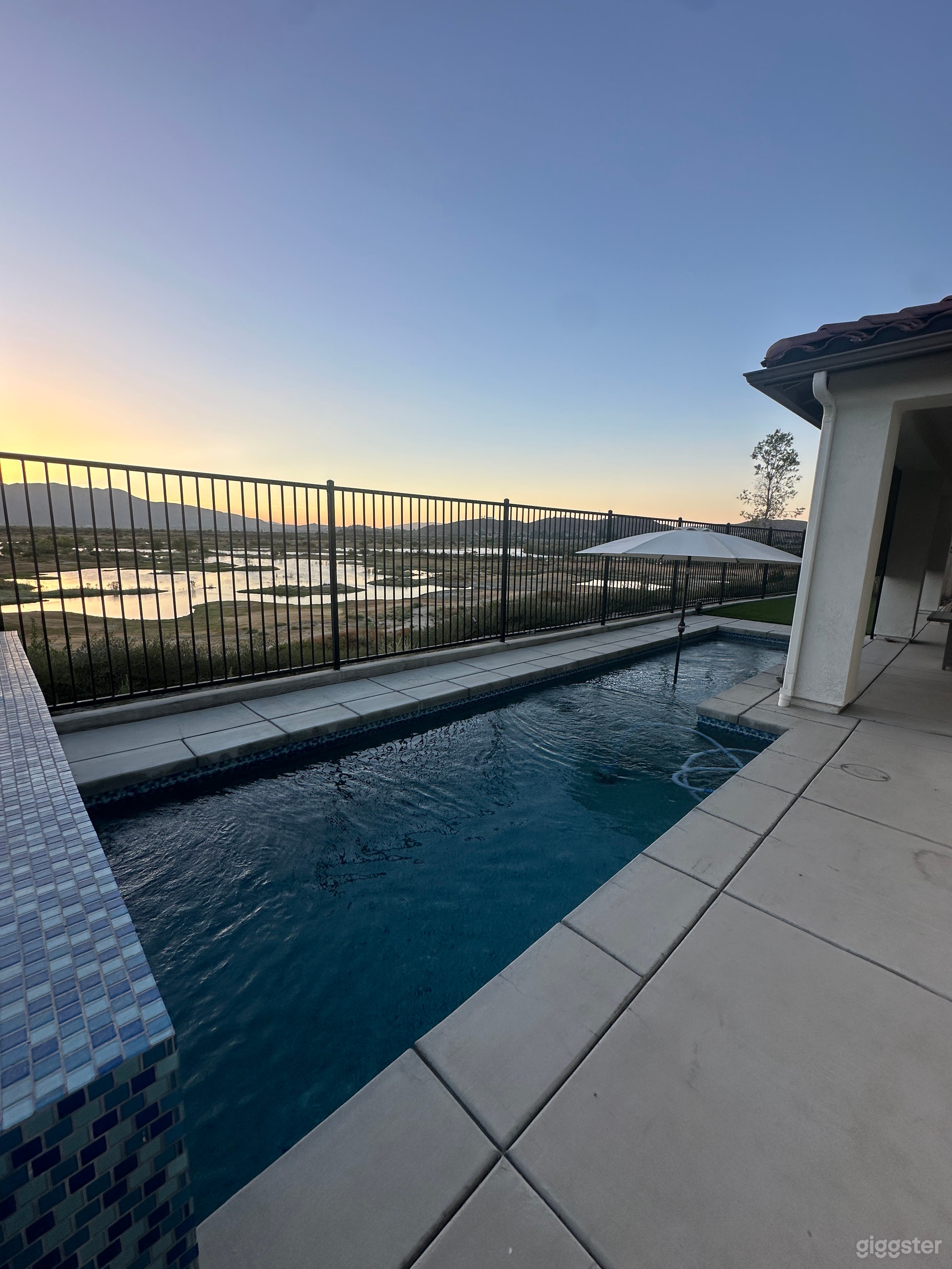 Charming Home for Rent–Photography/Meetings/etc. Photo 2