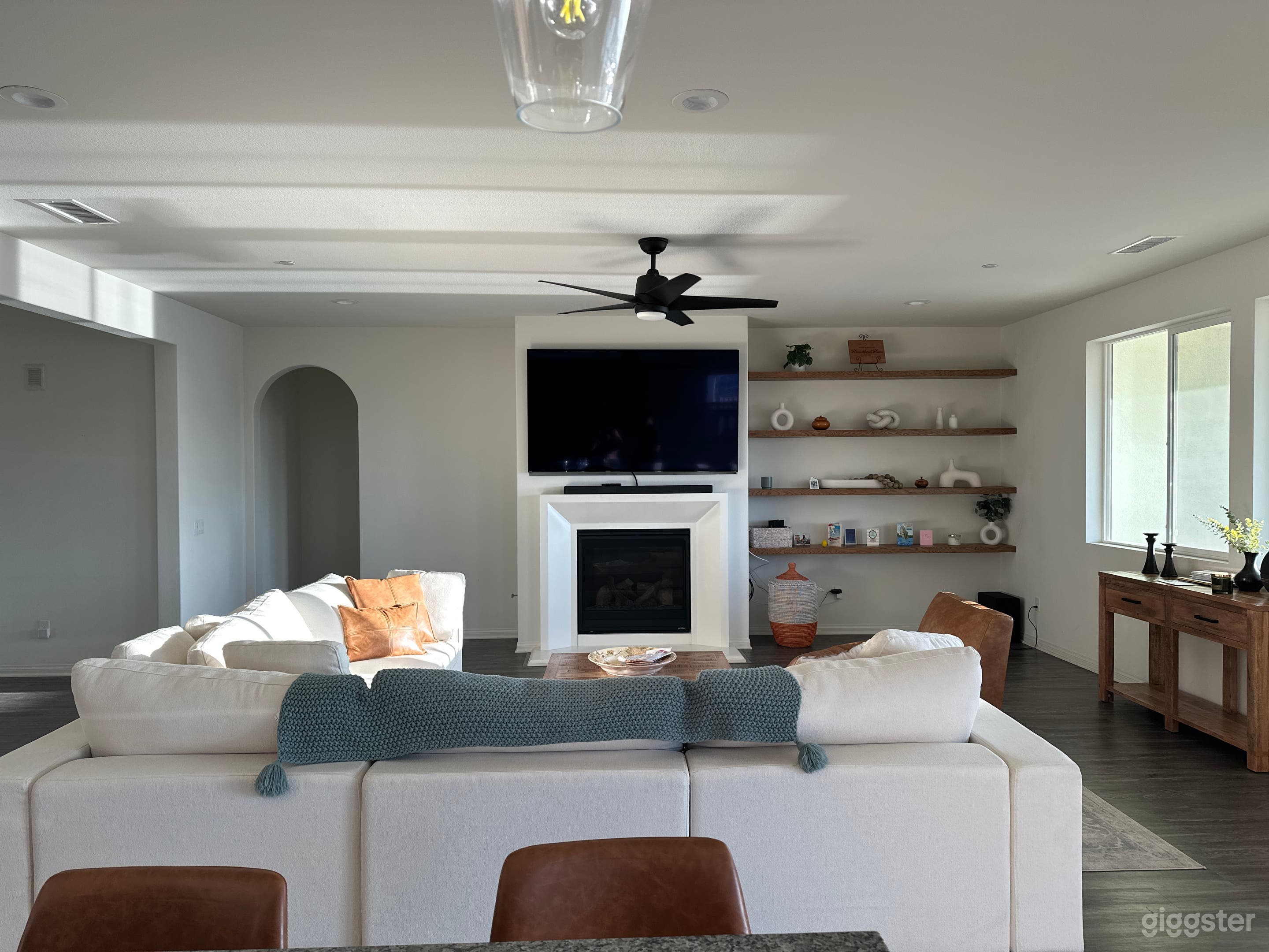 Charming Home for Rent–Photography/Meetings/etc. Photo 1