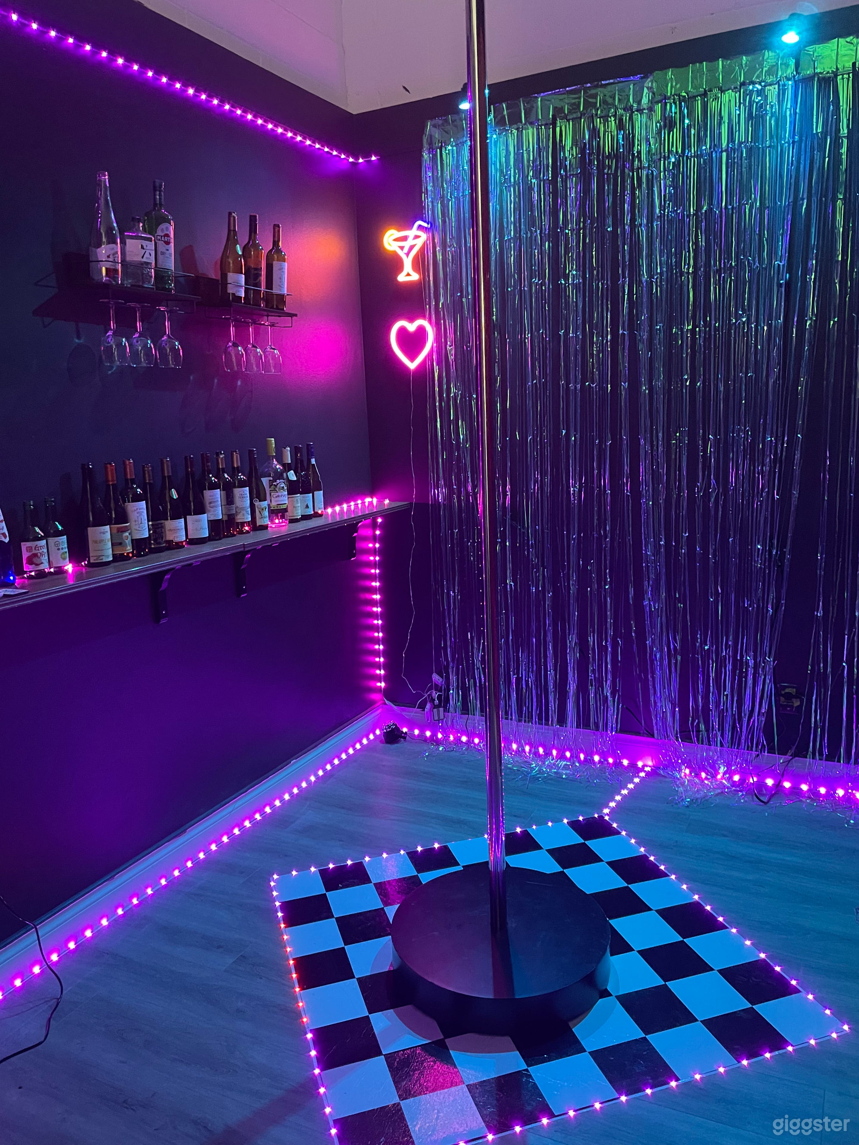 4-Set Private Studio | RGB Lighting | Full Access Photo 2