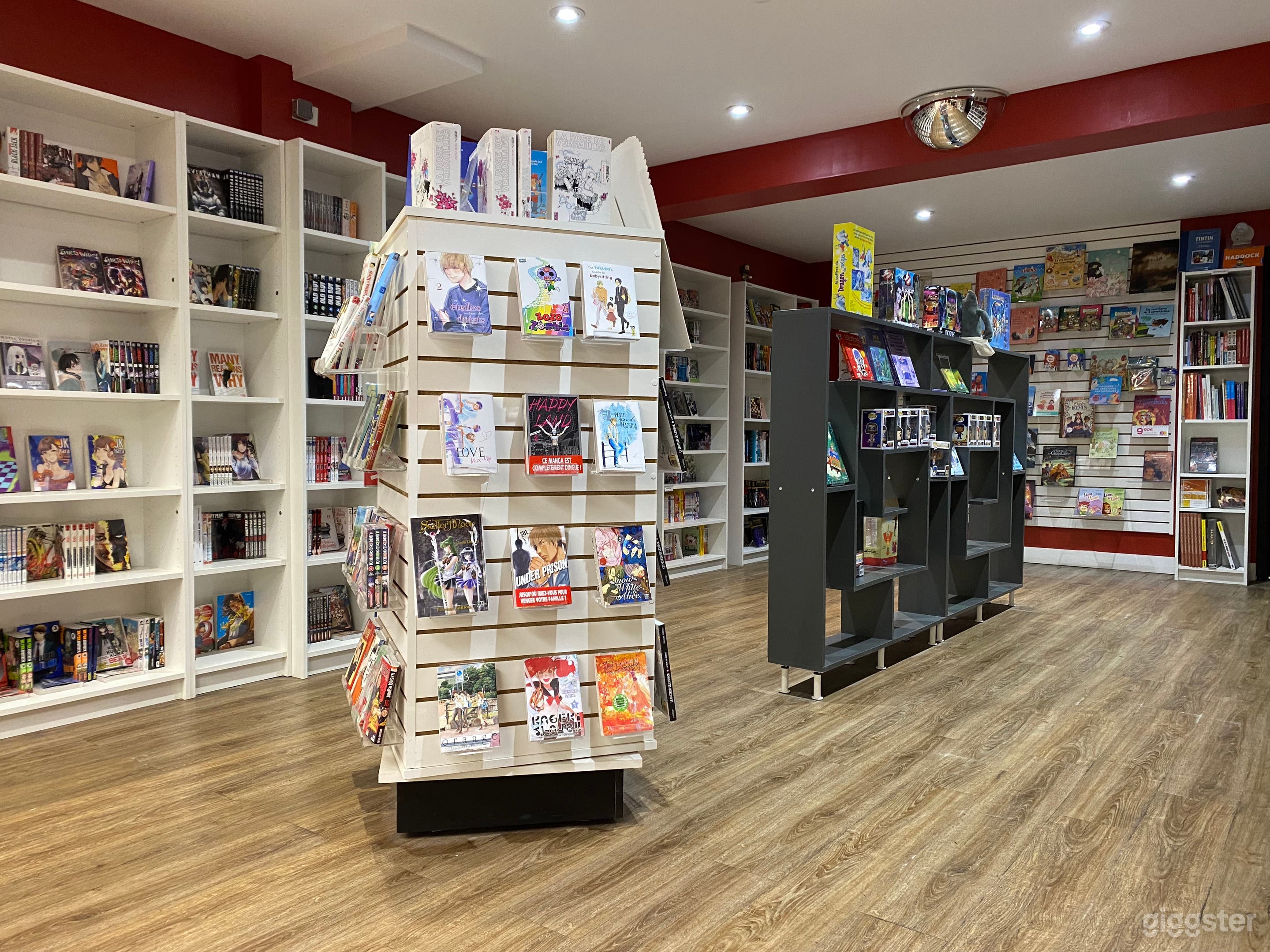 Modern bright Graphic novel Bookstore Photo 3