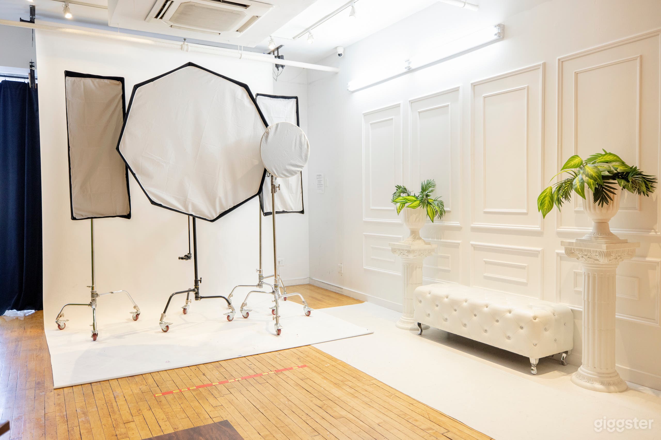 EVERYTHING YOU NEED IN ONE SPACE. FREE LIGHTING EQ Photo 2