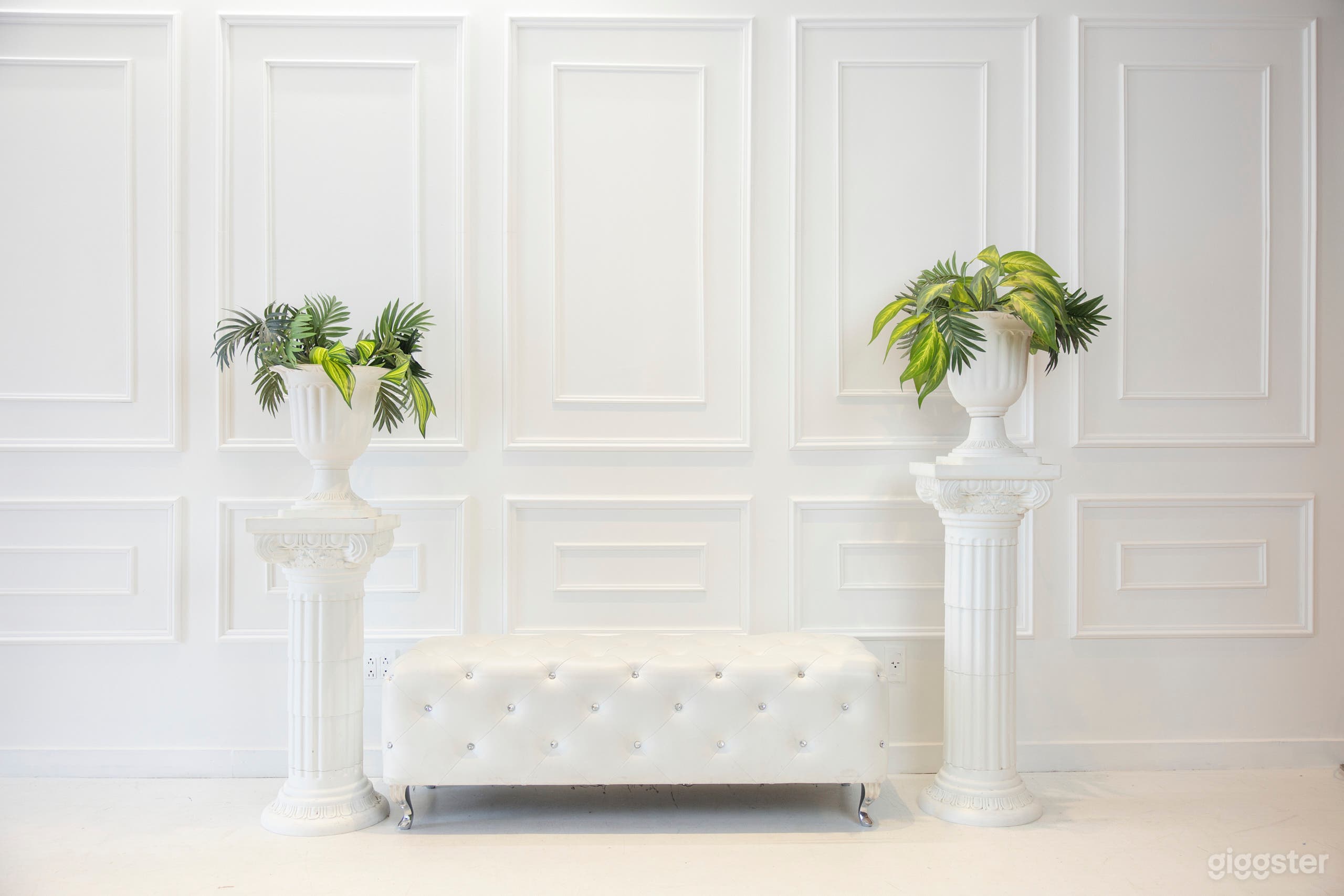 EVERYTHING YOU NEED IN ONE SPACE. FREE LIGHTING EQ Photo 3