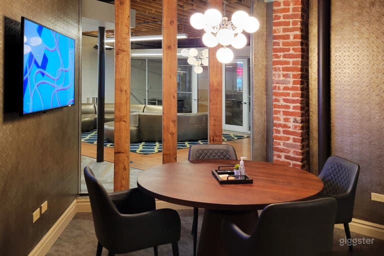  Small Conference Room (Up to 4 seats)  