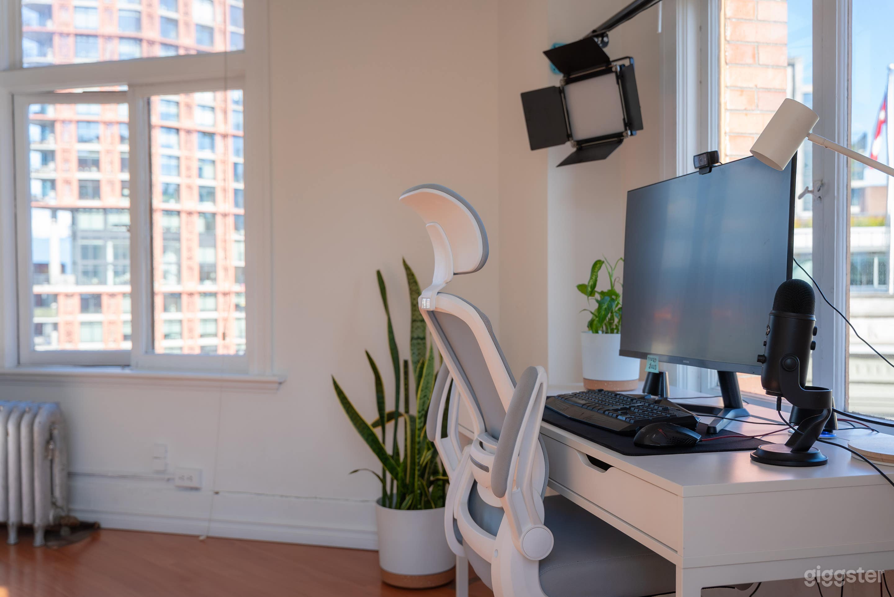 Flexible Boardroom Space with Heritage Charm Photo 4