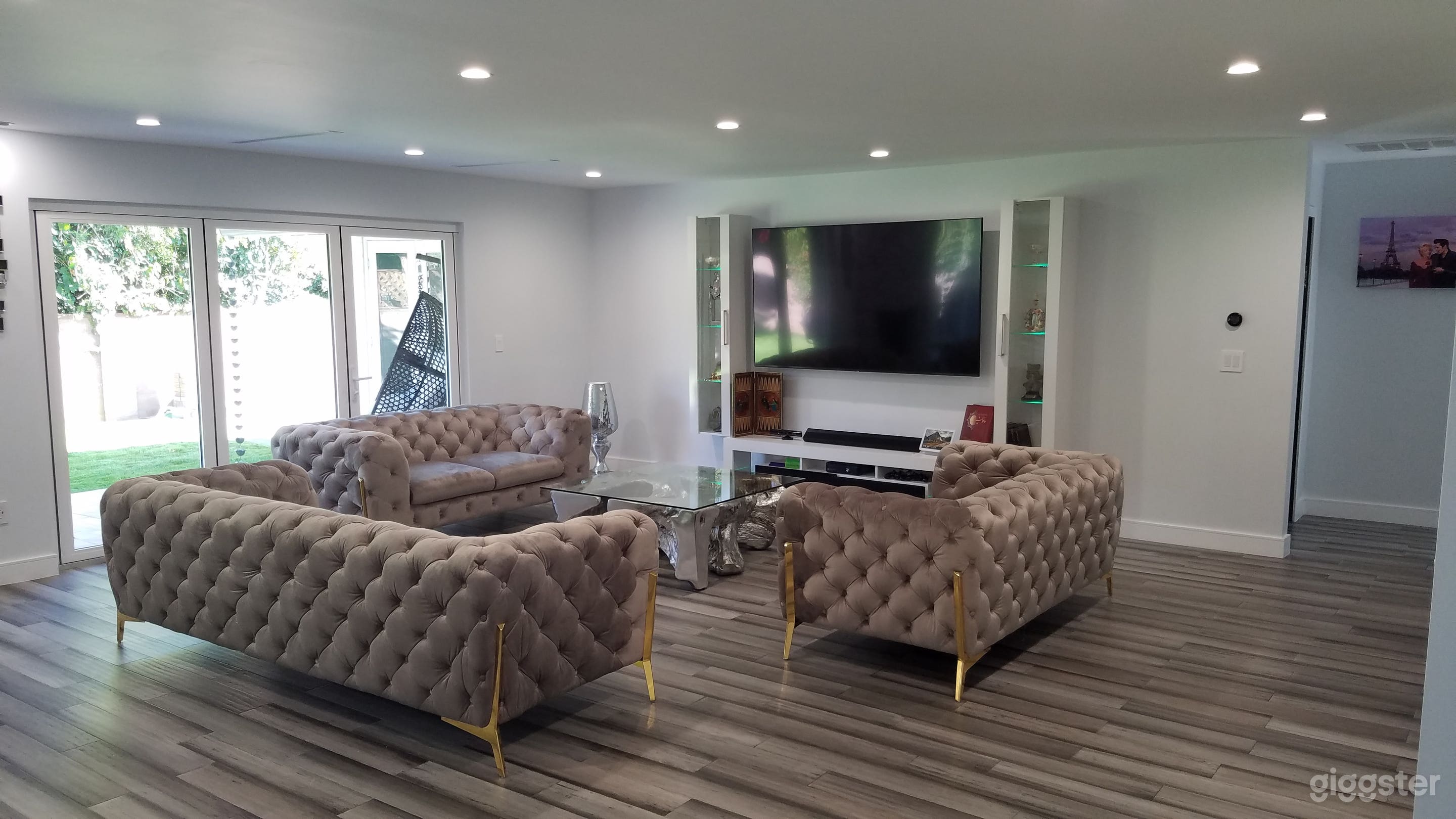 Modern House in Bedroon of Stats Photo 1