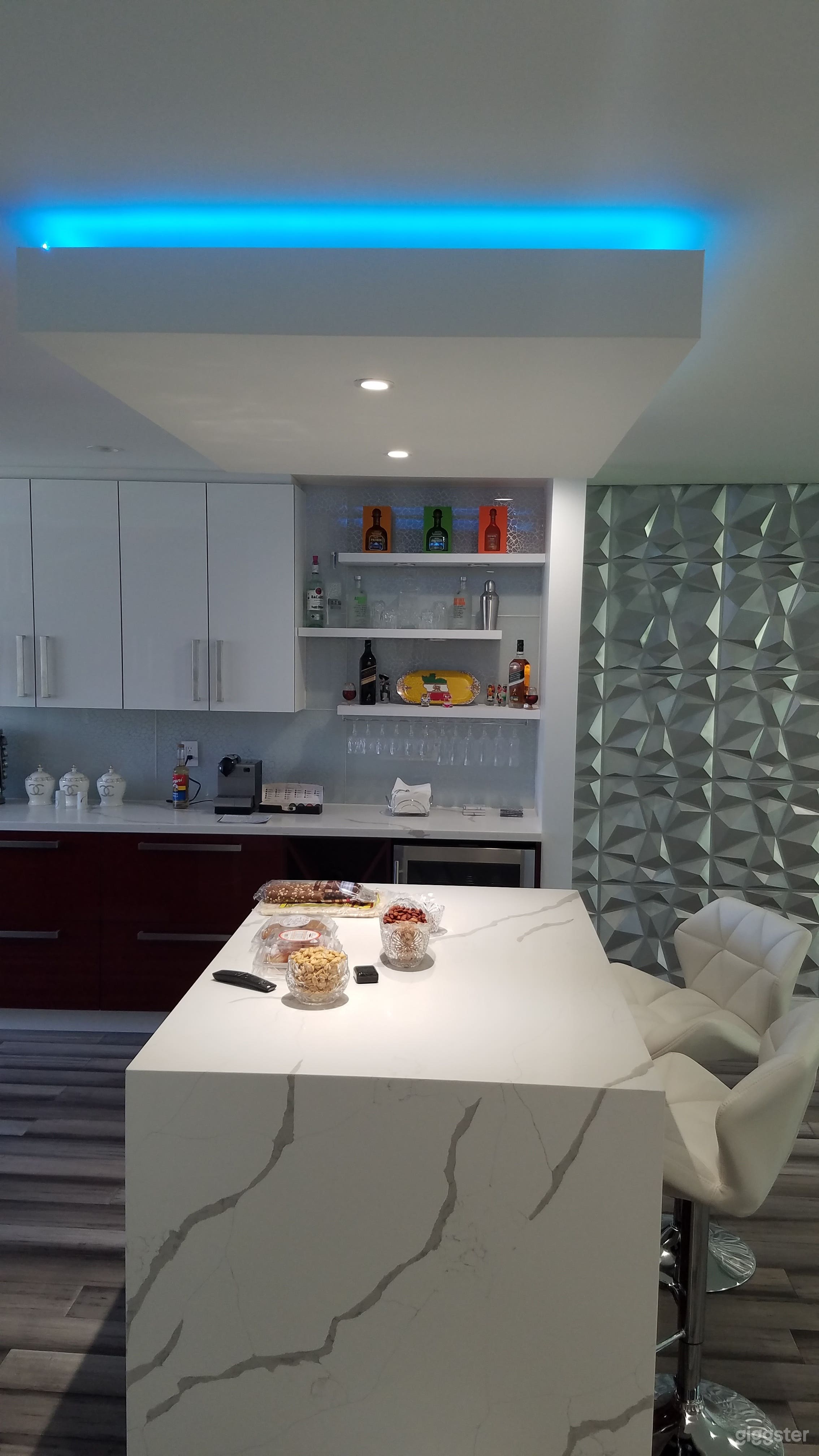 Modern House in Bedroon of Stats Photo 3