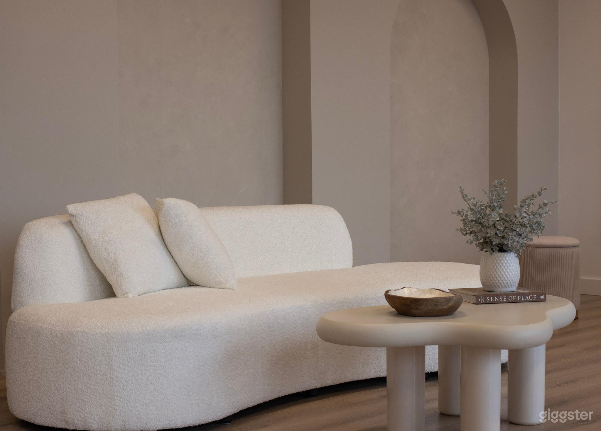 Contemporary Content/Event/Meeting Space in Nepean Photo 2