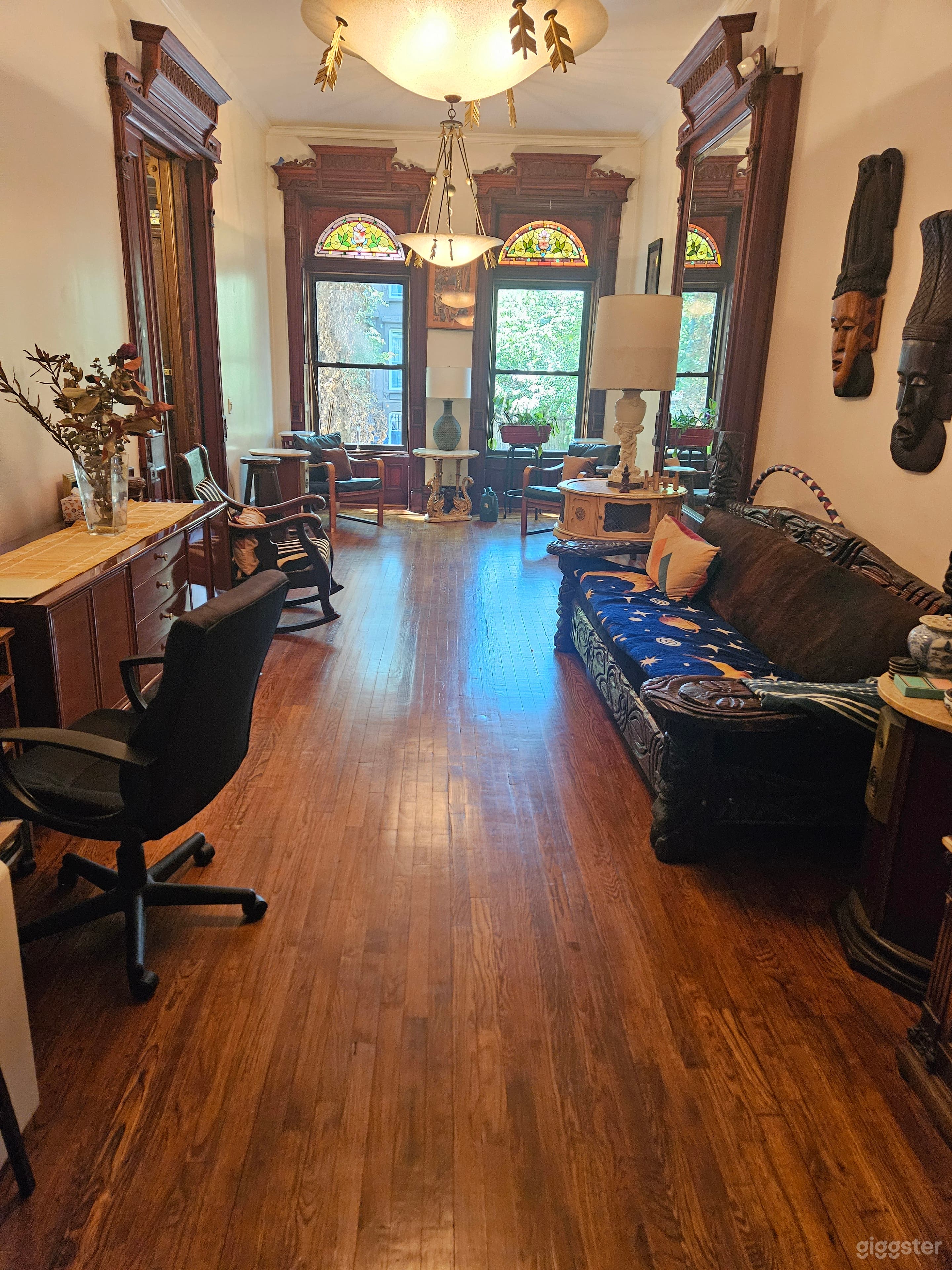 Living Room without plants in windows.