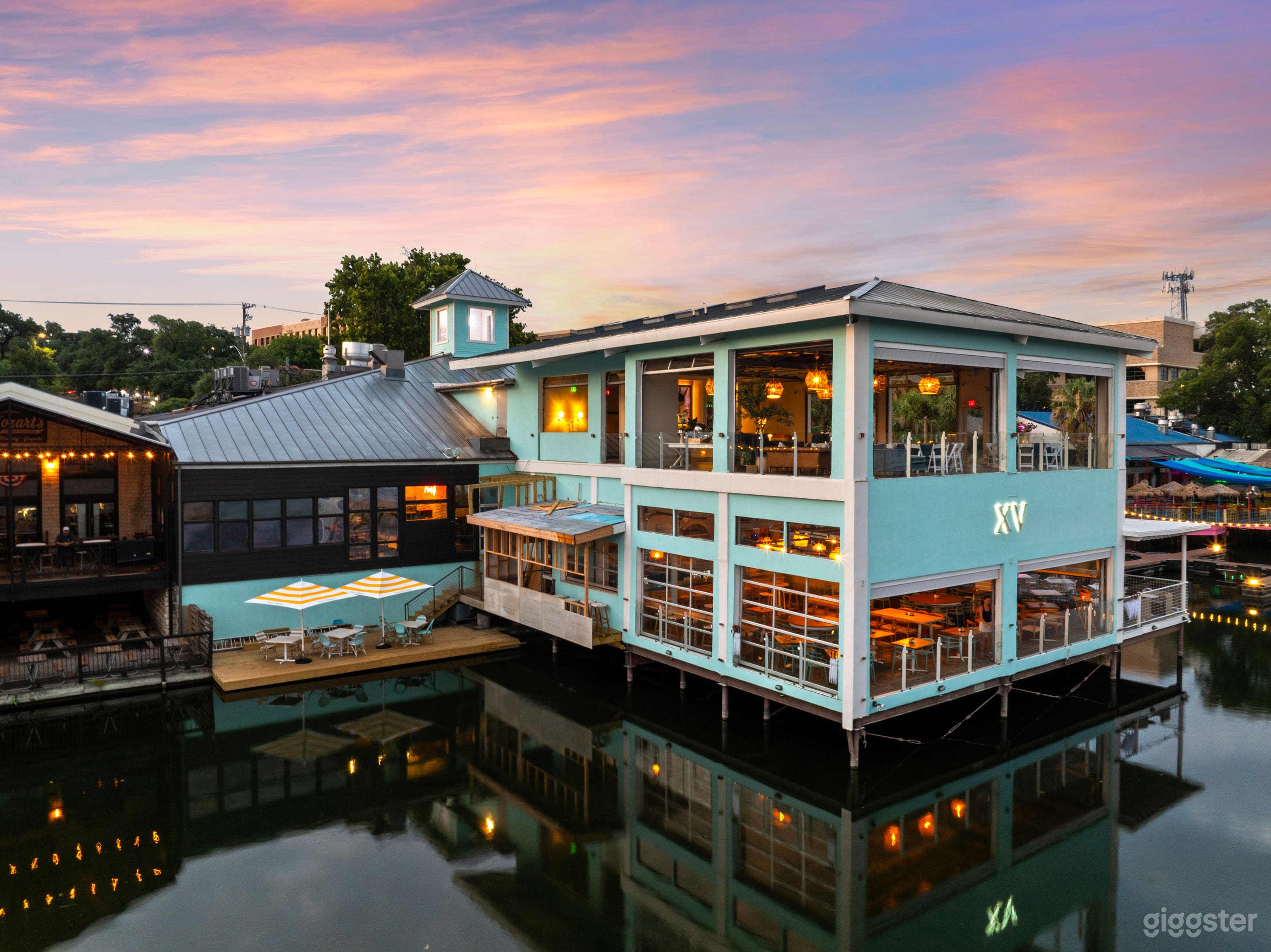 Unique Indoor/Outdoor restaurant Photo 1