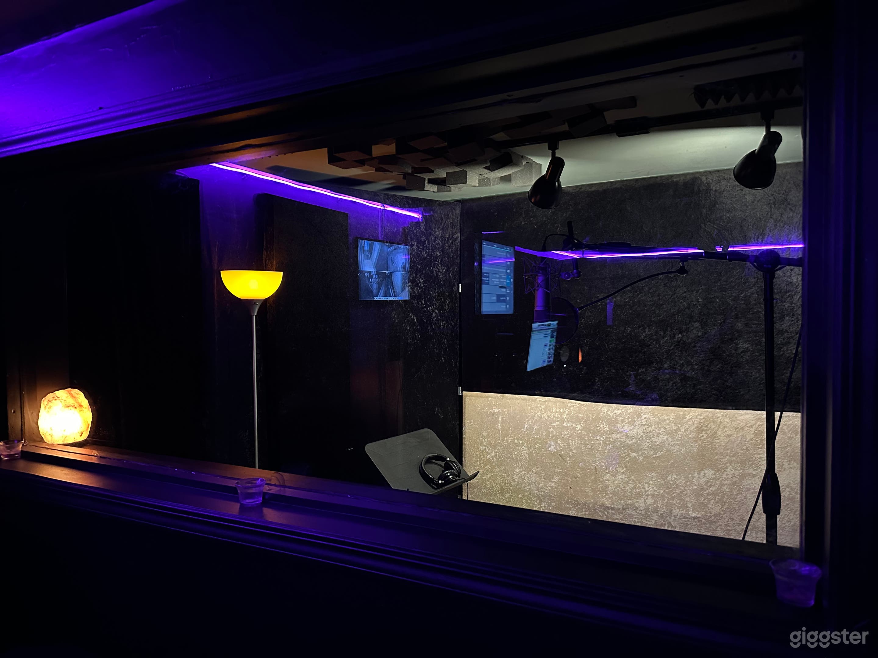 The  Home of Good Vibes (Studio BUYOUT) Photo 3