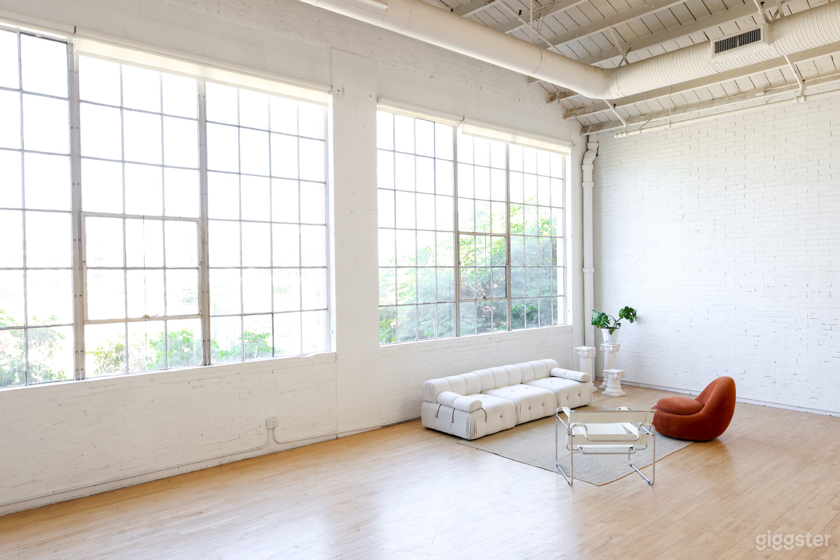 Blank Canvas Event Studio full of Natural Light Photo 1