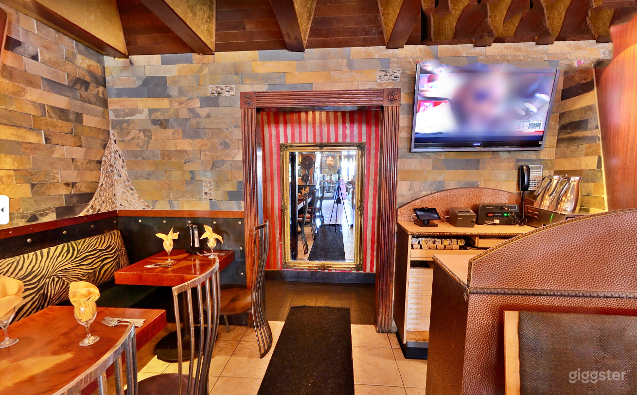 Mid- Century Modern Restaurant Photo 3