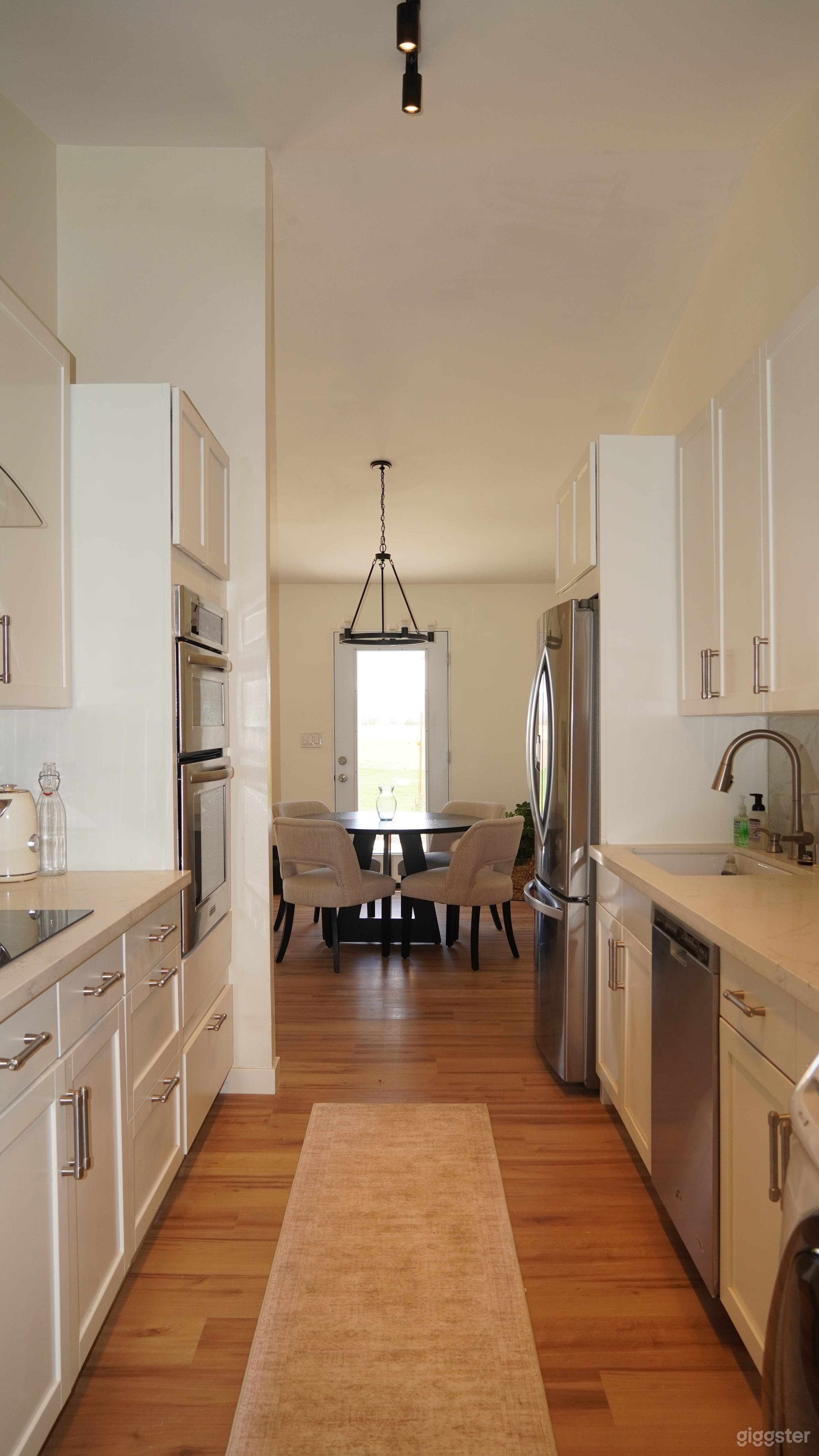 Breathtaking Ranch Escape with Panoramic Coastal Views Photo 4