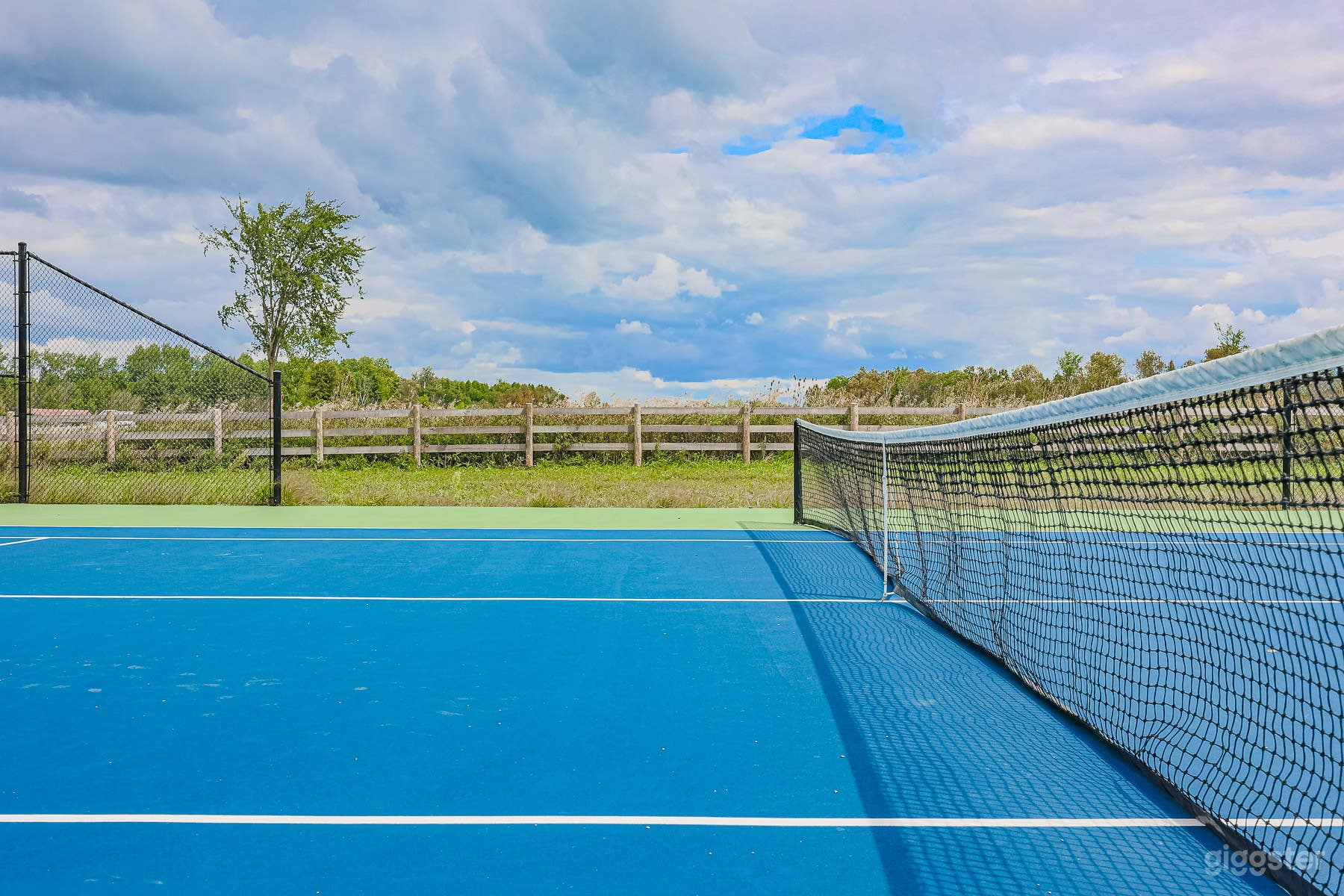 Tennis court Photo 4