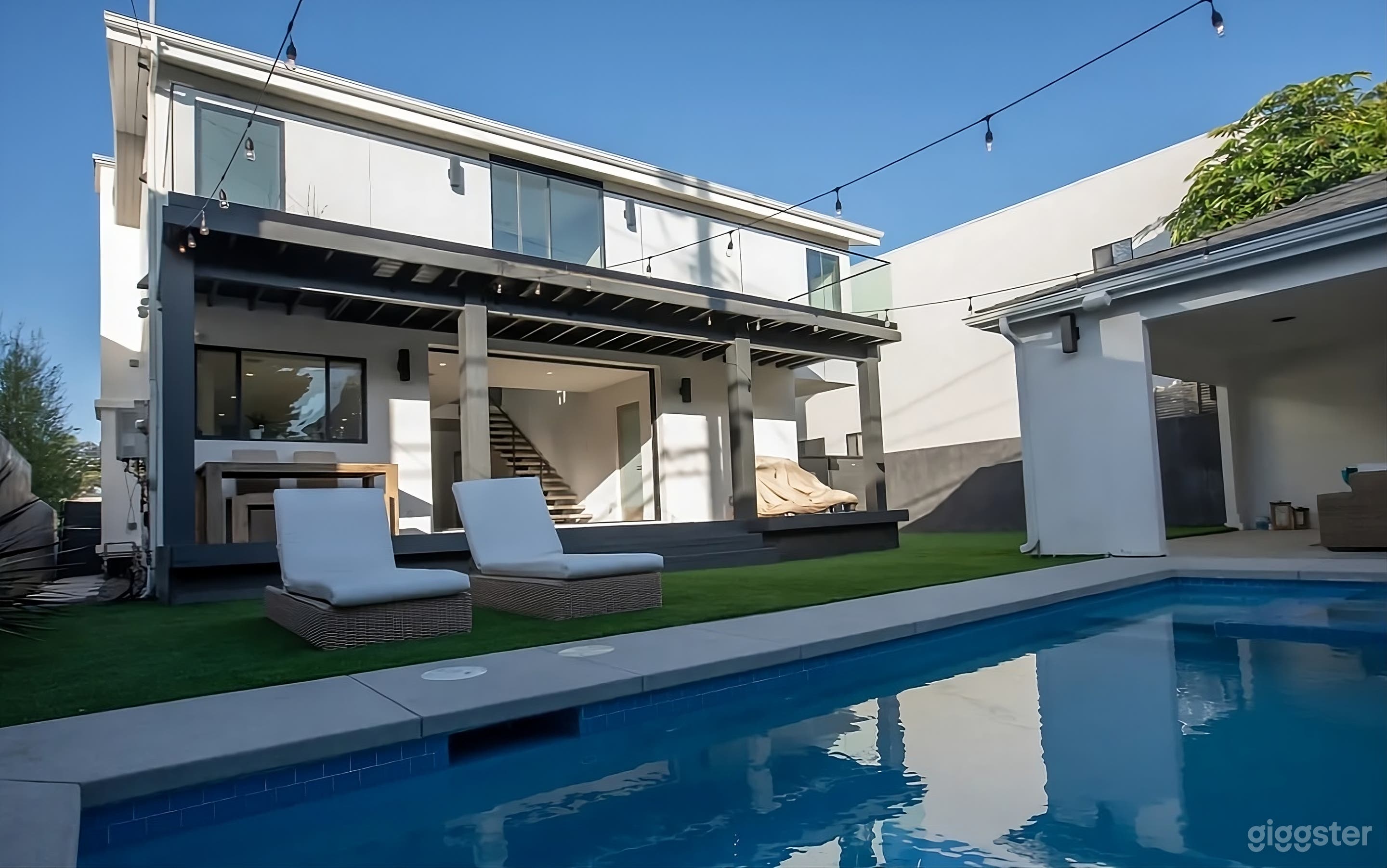 Luxurious Modern Backyard Oasis with Pool Photo 2