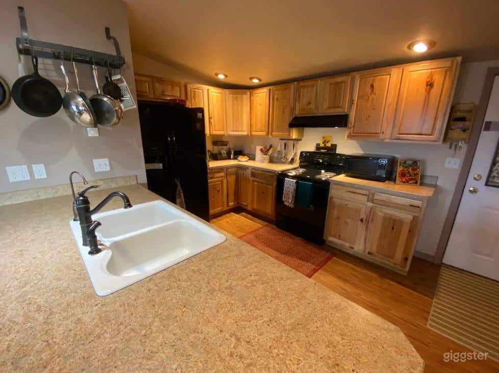 Lovely 2-BR Apartment in Hot SpringS, MT Photo 3